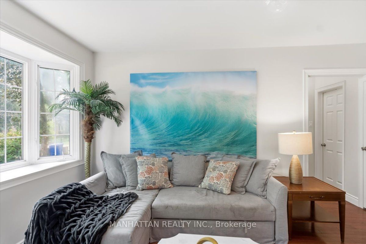 10 Victor Drive, Whitchurch-Stouffville, ON L4A 3G5
