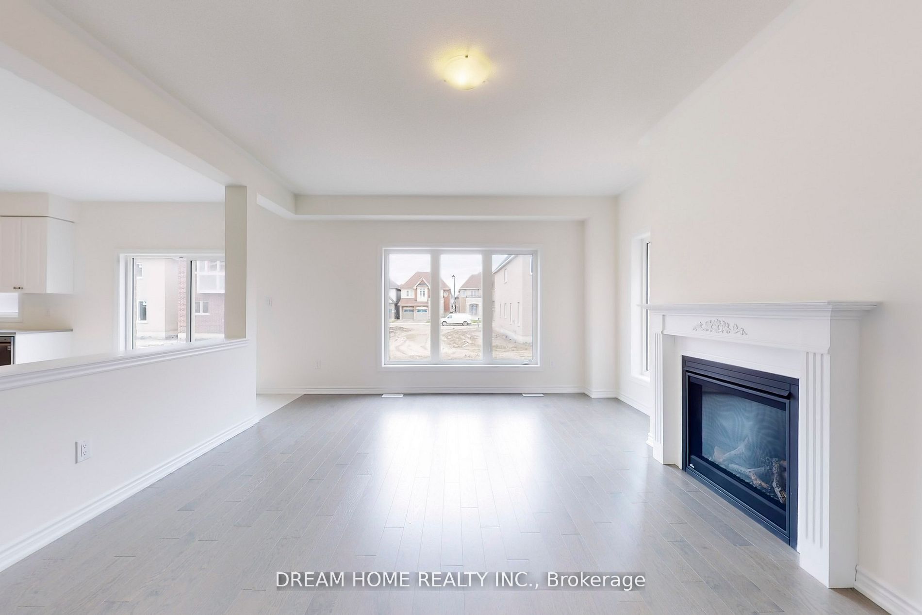 7 Charles White Court, East Gwillimbury, ON L9N 0T7 photo 2