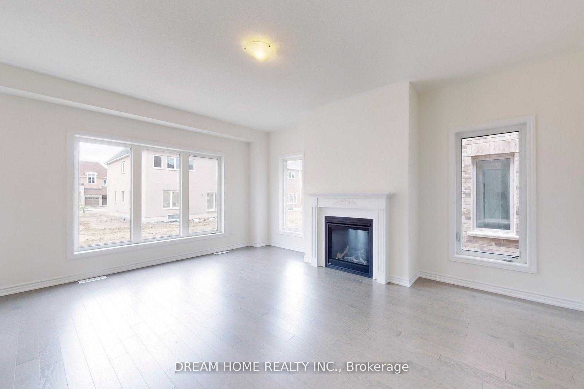7 Charles White Court, East Gwillimbury, ON L9N 0T7 photo 4