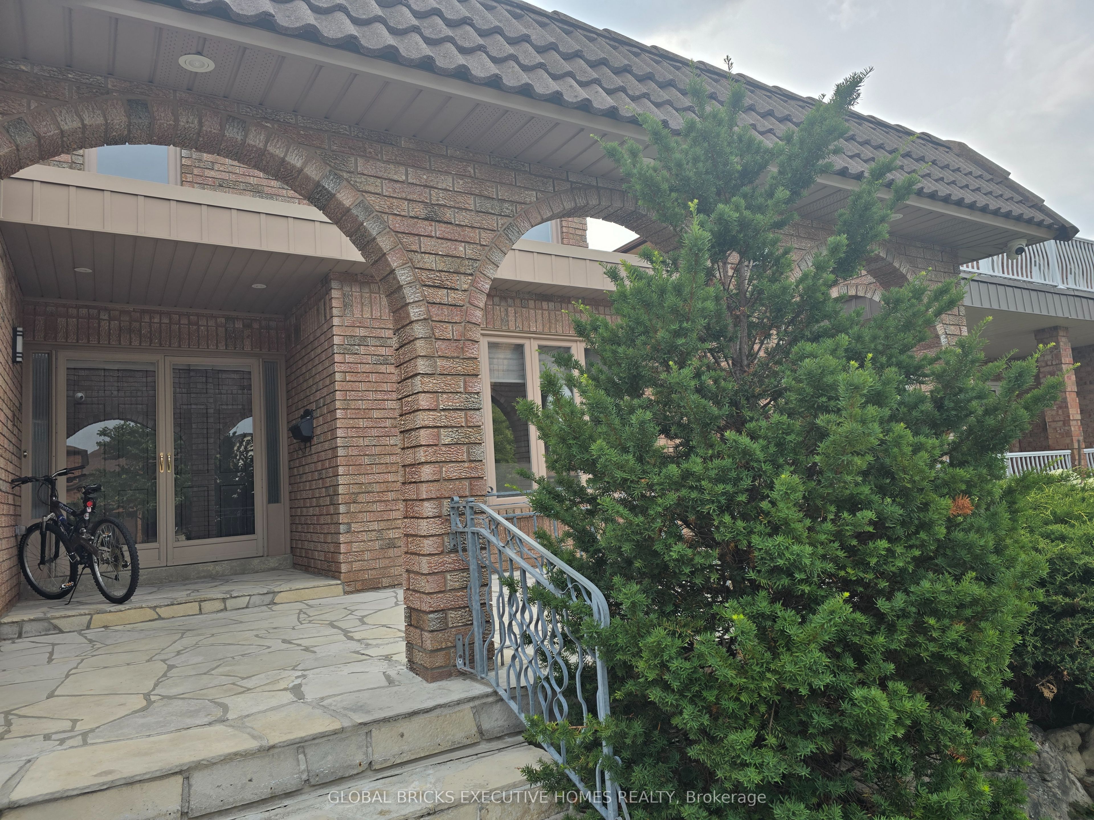 99 Benjamin Drive, Vaughan, ON L4L 1H7 photo 2