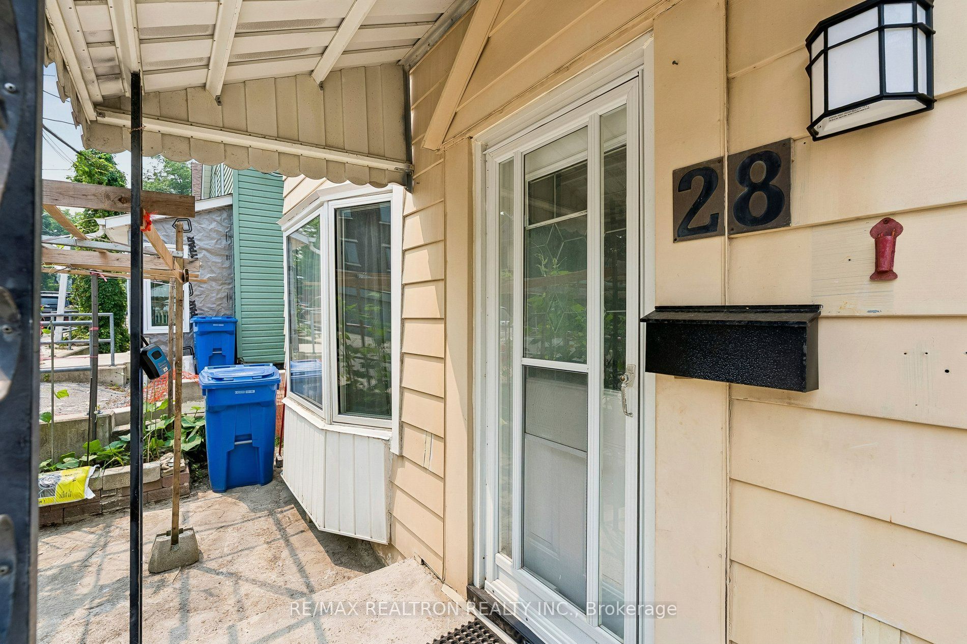 28 Machell Avenue, Aurora, ON L4G 2R7 photo 2