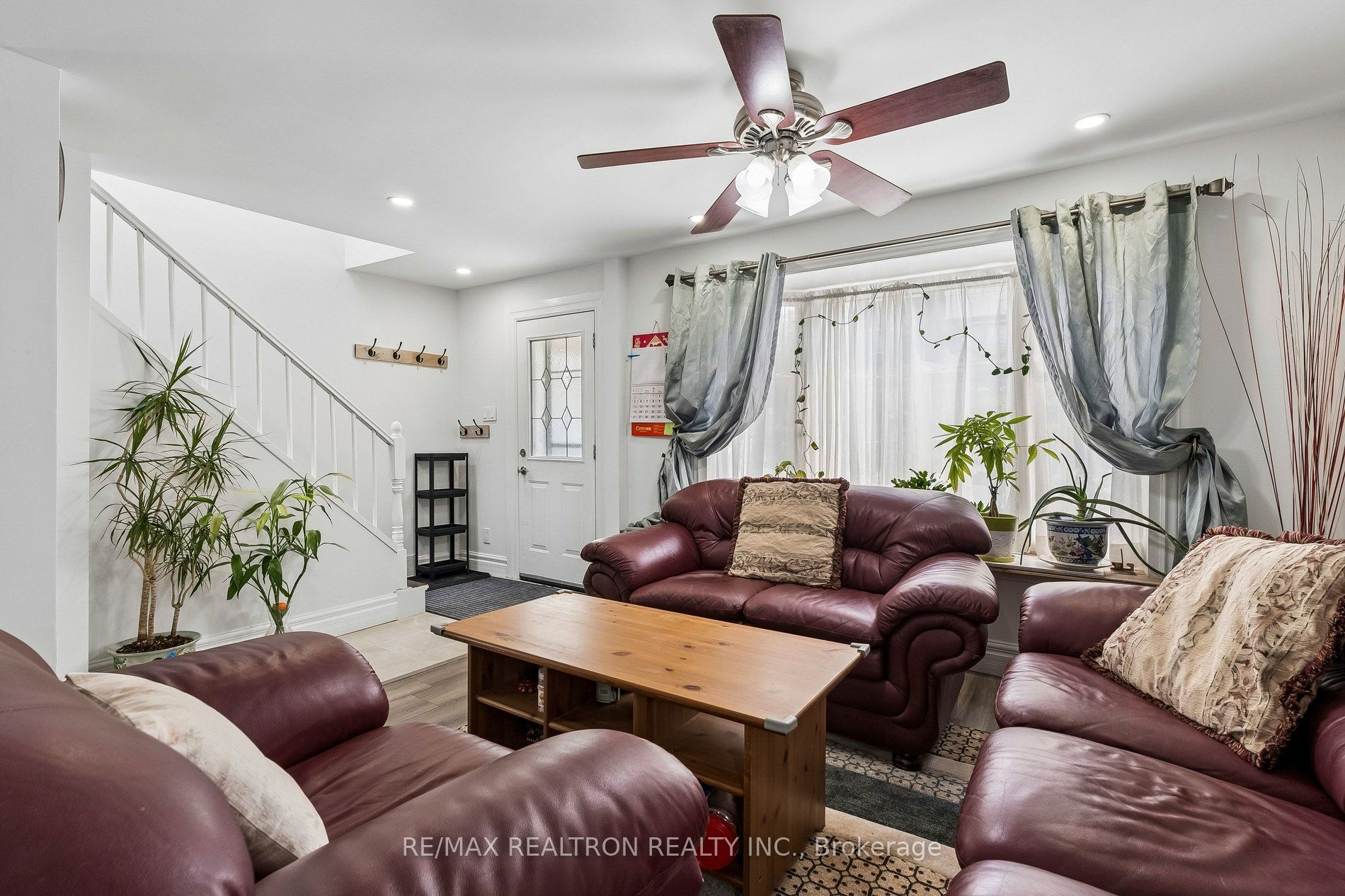 28 Machell Avenue, Aurora, ON L4G 2R7 photo 3