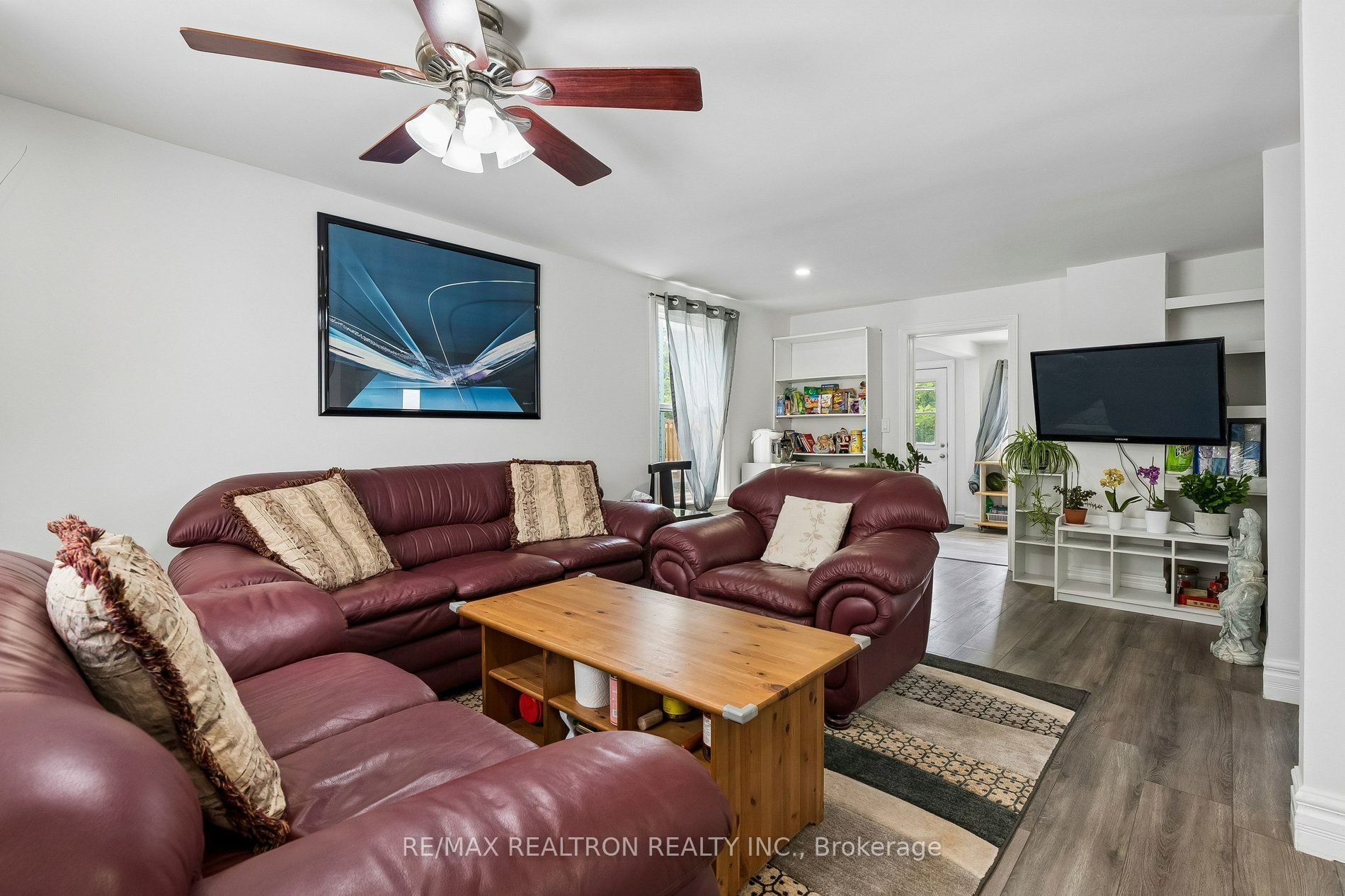 28 Machell Avenue, Aurora, ON L4G 2R7 photo 4
