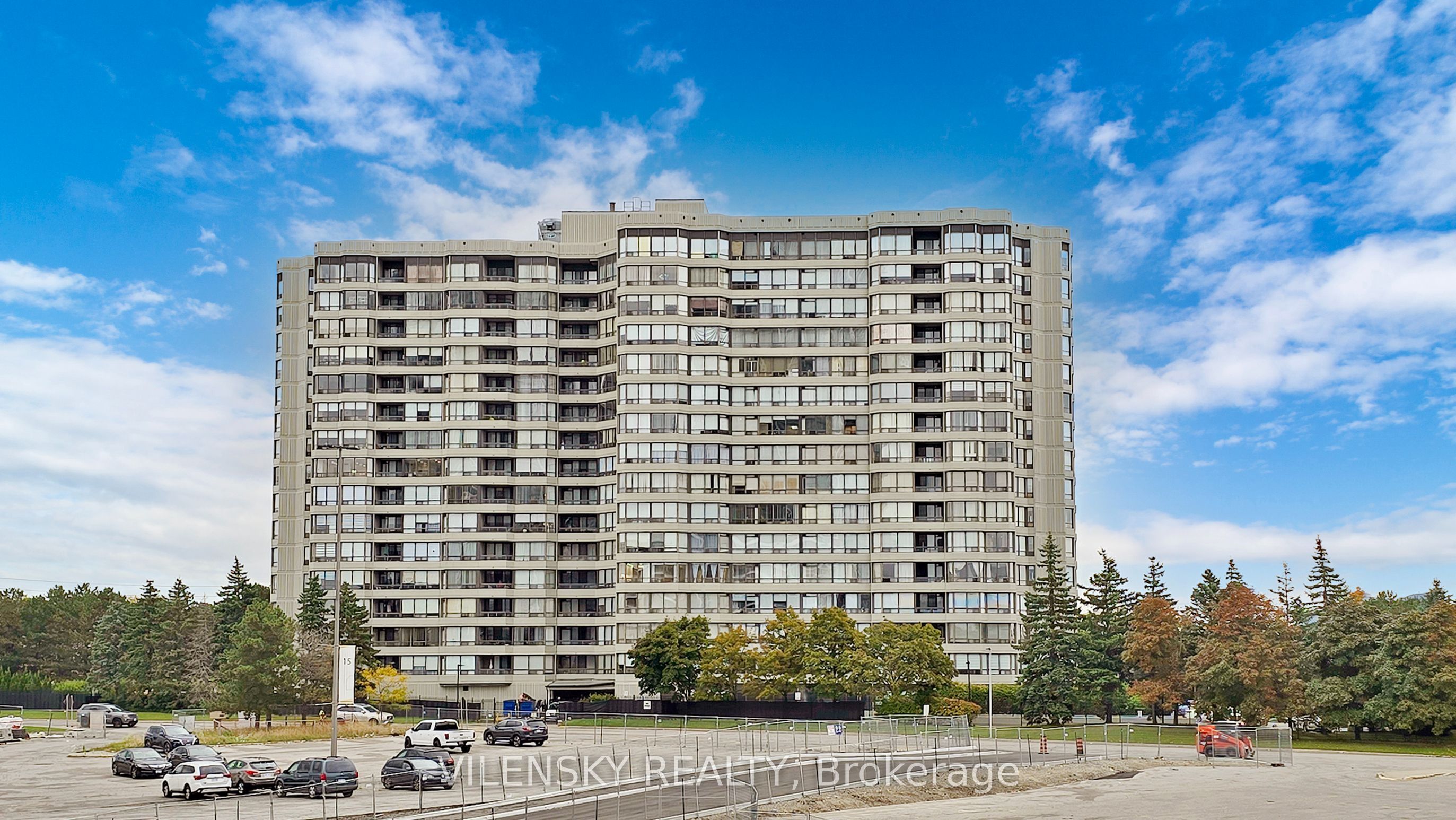 7460 Bathurst Street 214, Vaughan, ON L4J 7K9 photo 2