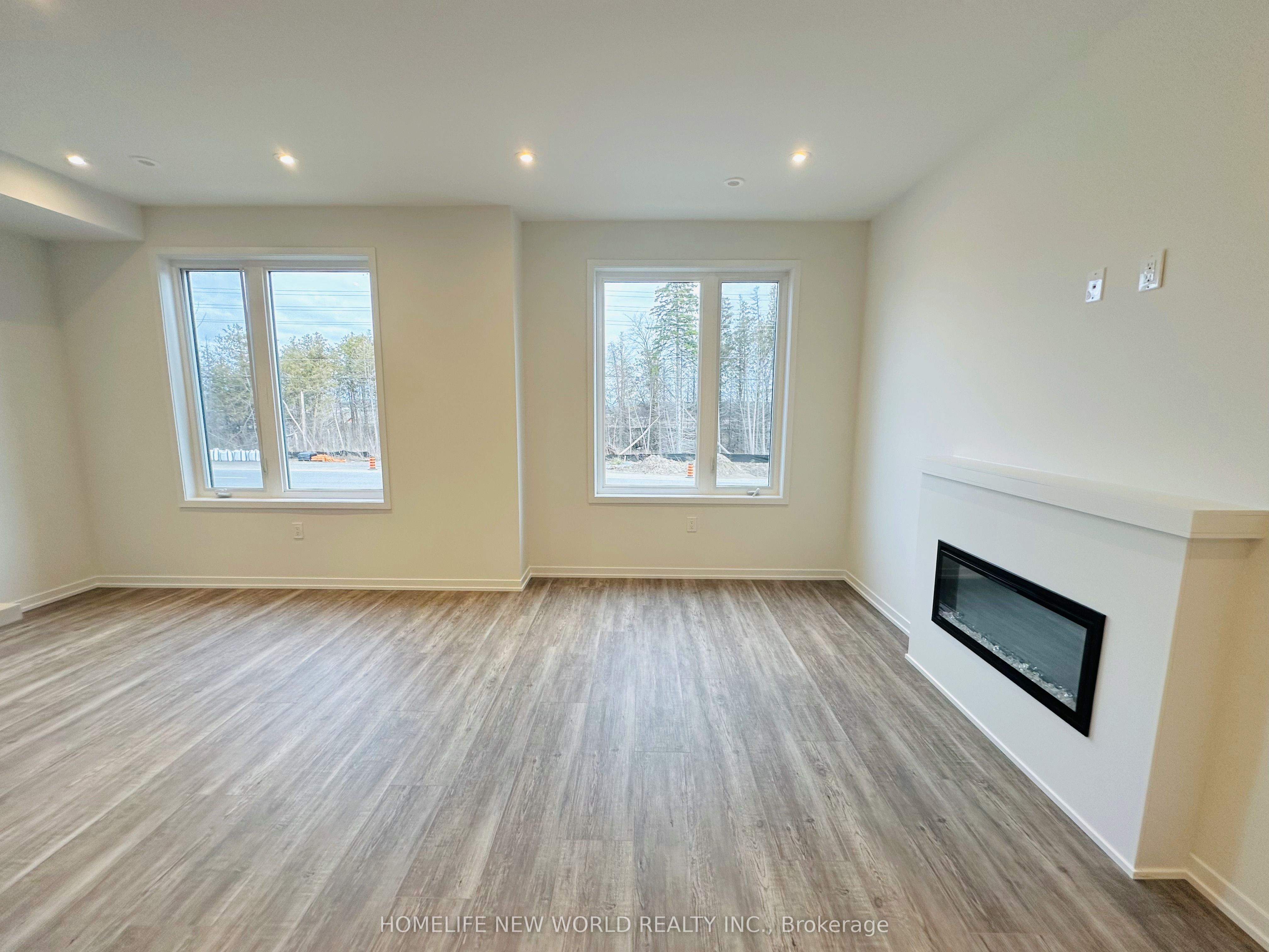 1476 19th Avenue, Richmond Hill, ON L4E 3R4 photo 3