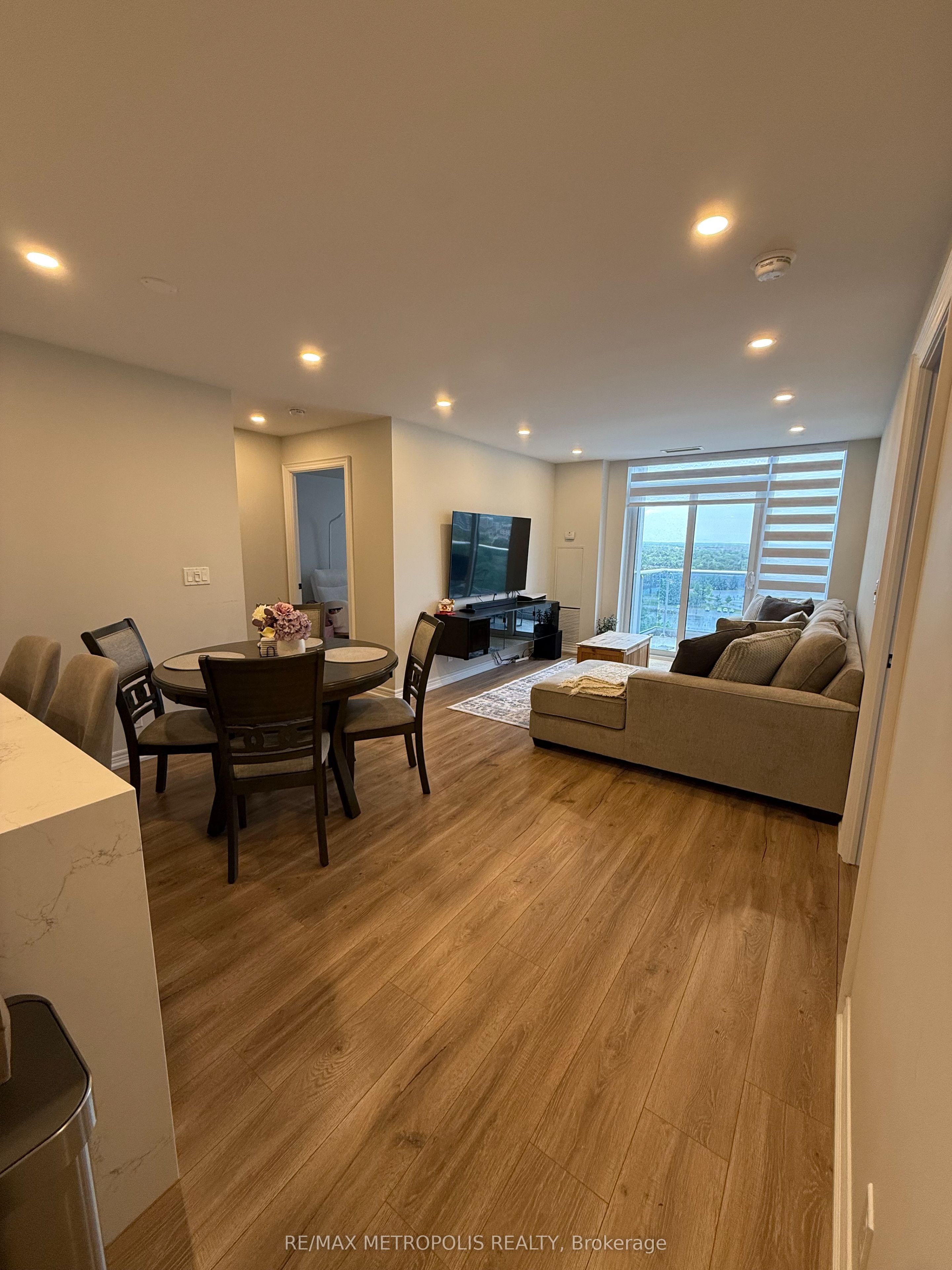 33 Cox Boulevard 1618, Markham, ON L3R 8A6