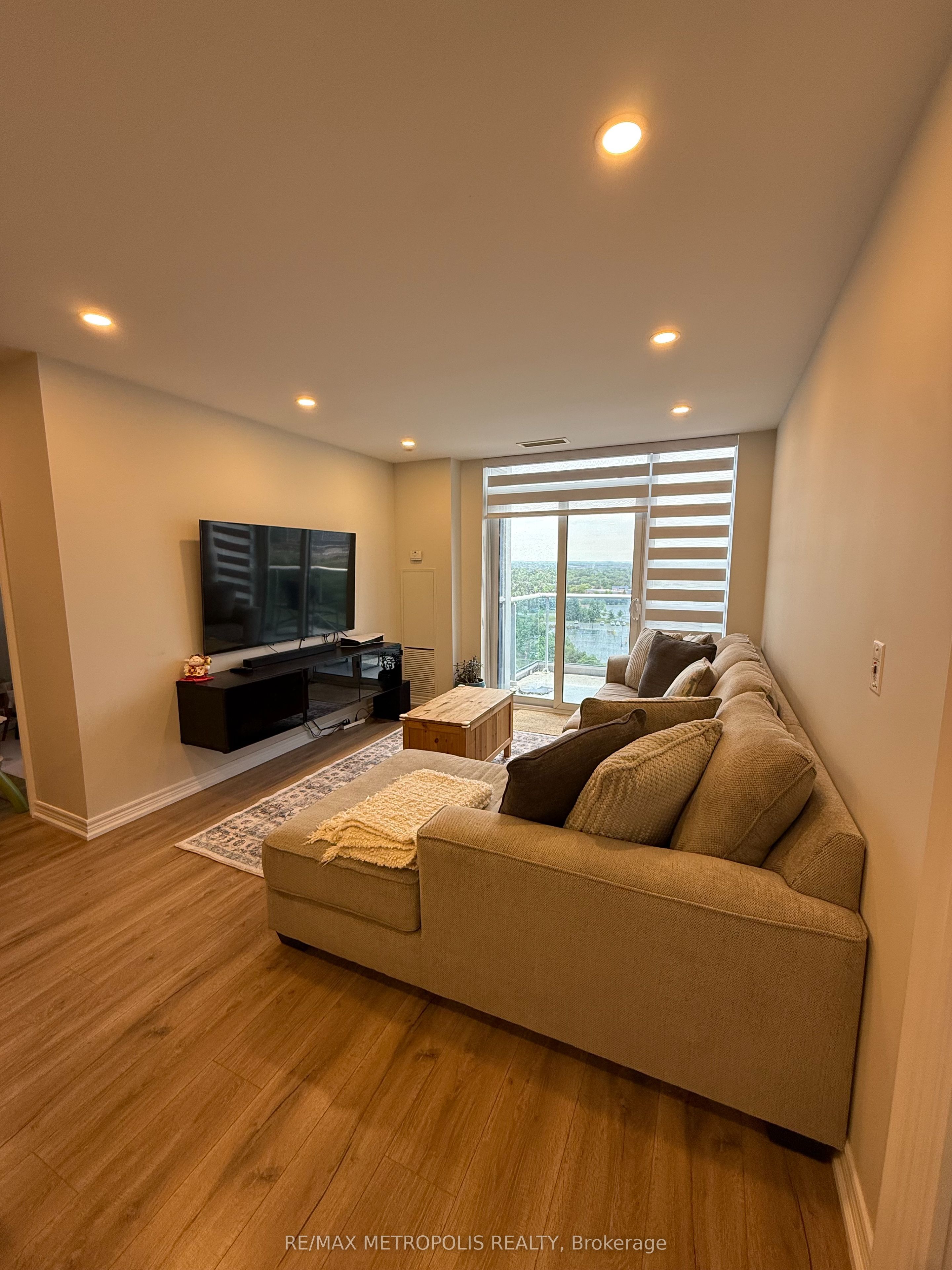 33 Cox Boulevard 1618, Markham, ON L3R 8A6 photo 2