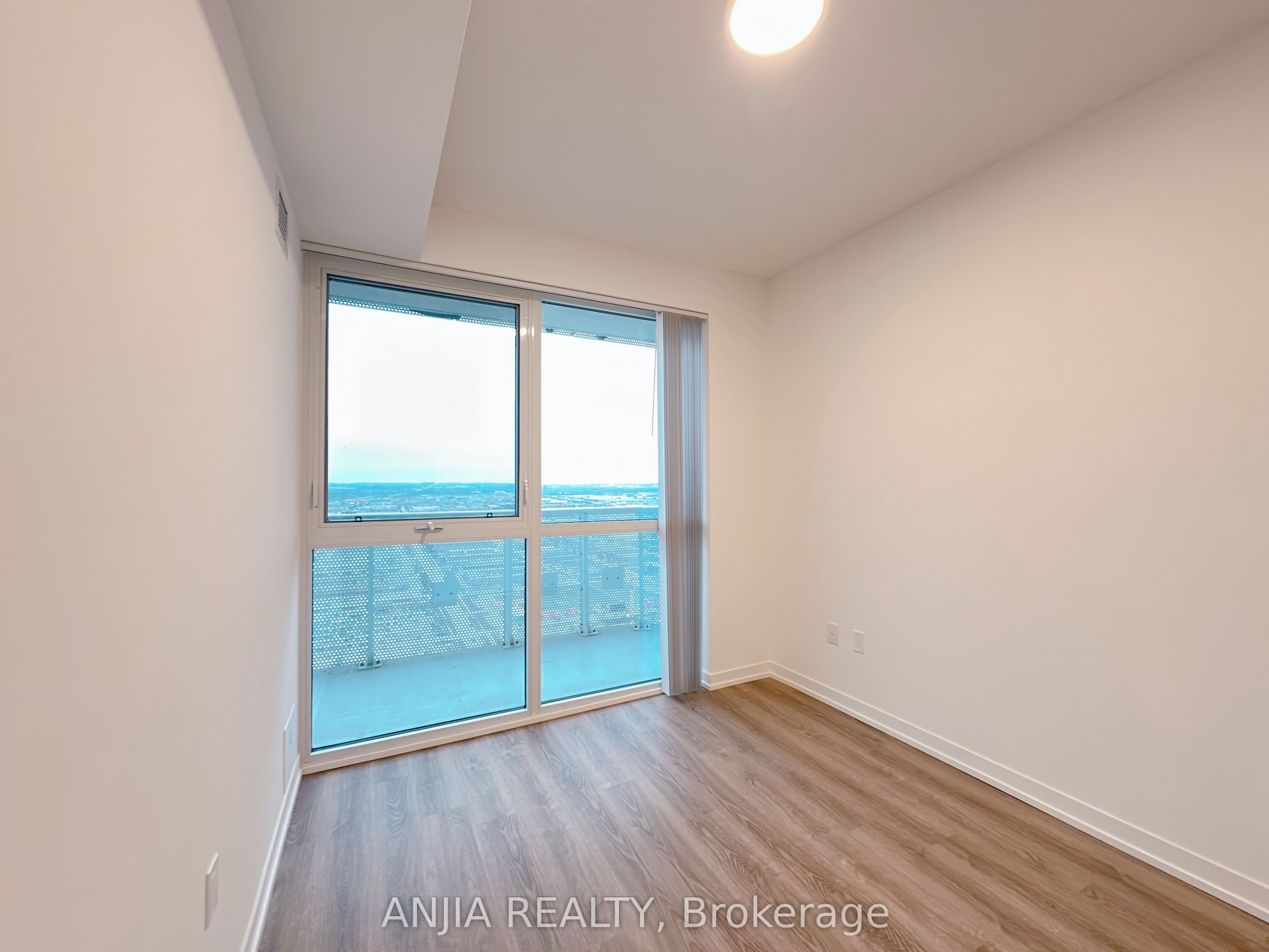 8 Interchange Way 4205, Vaughan, ON L4K 0R2 photo 5