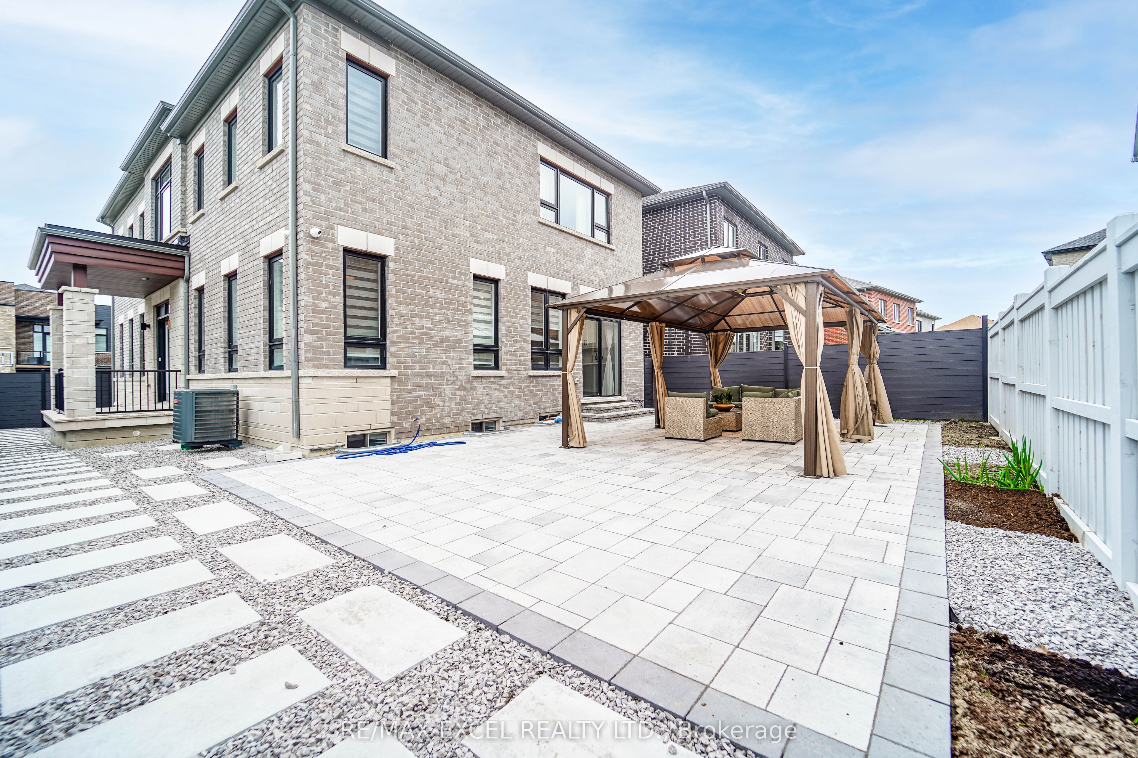 231 Fallharvest Way, Whitchurch-Stouffville, ON L4A 5C2 photo 3