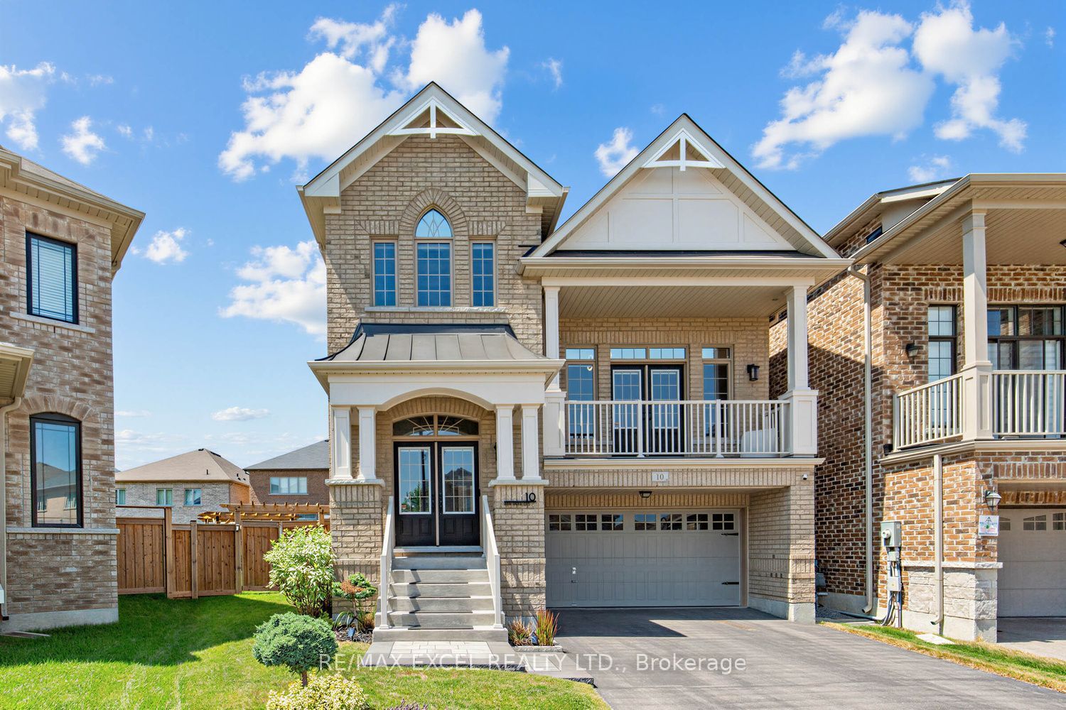 10 KEN BETZ Court, Whitchurch-Stouffville, ON L4A 4P5 photo 2