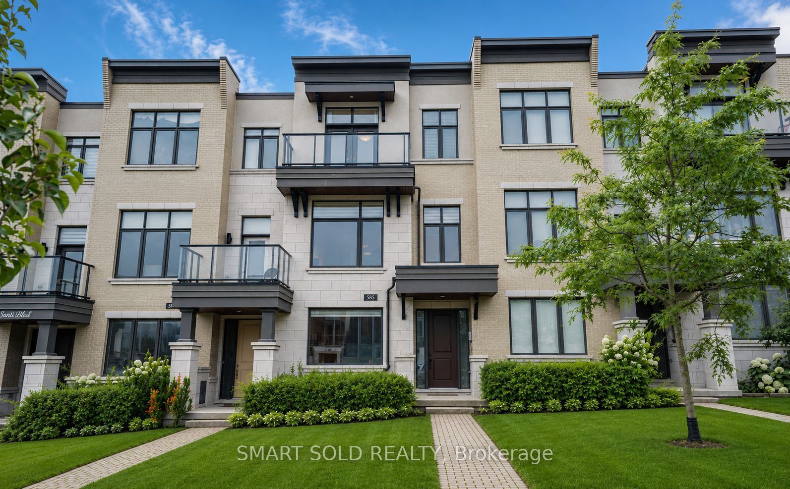 585 Marc Santi Boulevard, Vaughan, ON L6A 4Z8 photo 2
