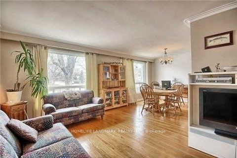 326 Lorne(Main Floor) Avenue, Newmarket, ON L3Y 4K7 photo 2