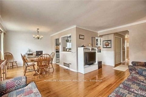 326 Lorne(Main Floor) Avenue, Newmarket, ON L3Y 4K7 photo 3