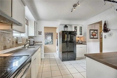326 Lorne(Main Floor) Avenue, Newmarket, ON L3Y 4K7 photo 4