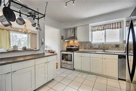 326 Lorne(Main Floor) Avenue, Newmarket, ON L3Y 4K7 photo 5