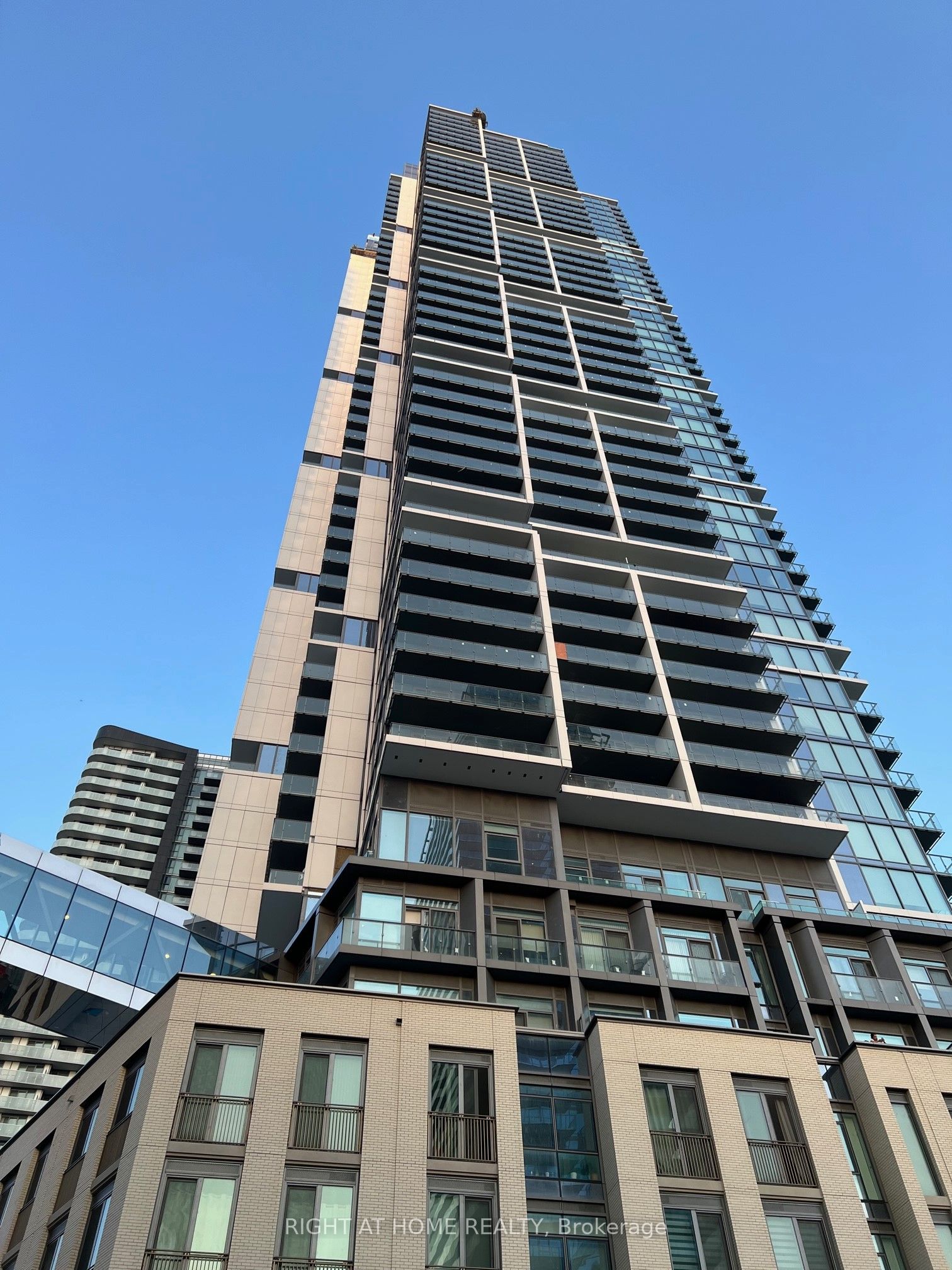 7890 Jane Street 3107, Vaughan, ON L4K 0K9