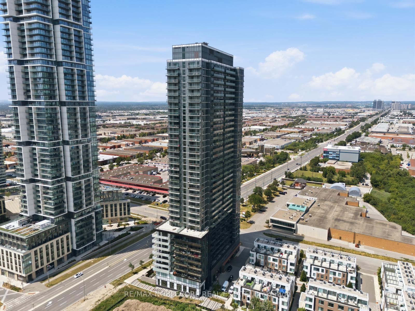 7895 Jane Street 308, Vaughan, ON L4K 0K2 photo 3