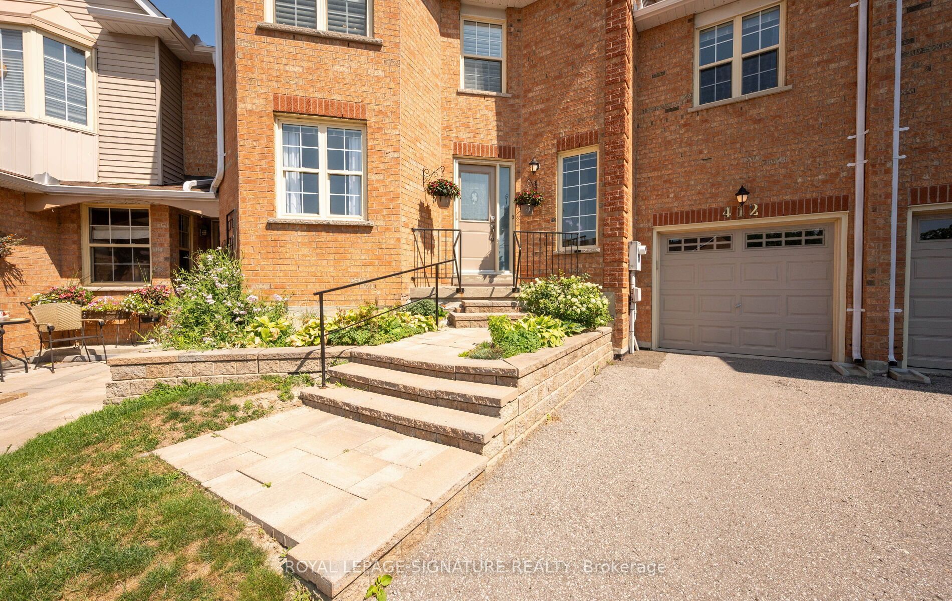 412 Butler Court, Aurora, ON L4G 6G8 photo 2