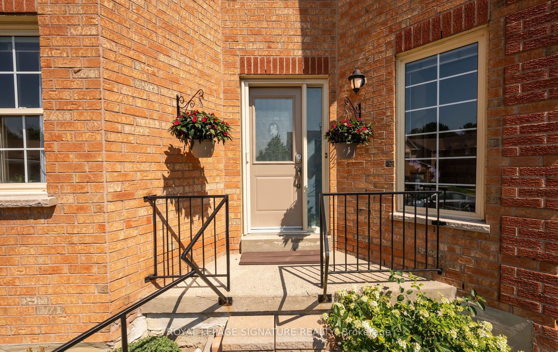 412 Butler Court, Aurora, ON L4G 6G8 photo 3