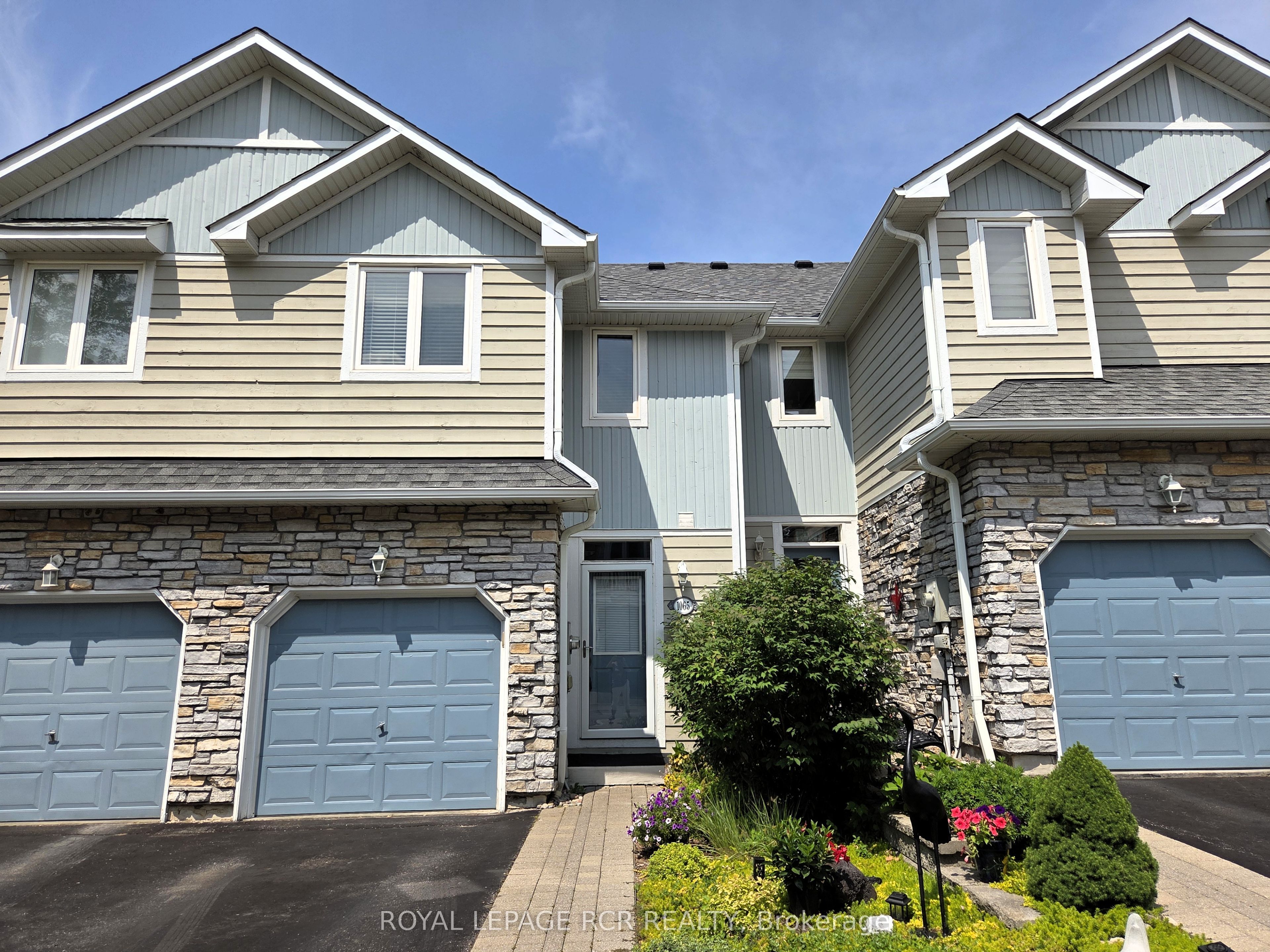 1065 On Bogart Circle, Newmarket, ON L3Y 8T4 photo 2