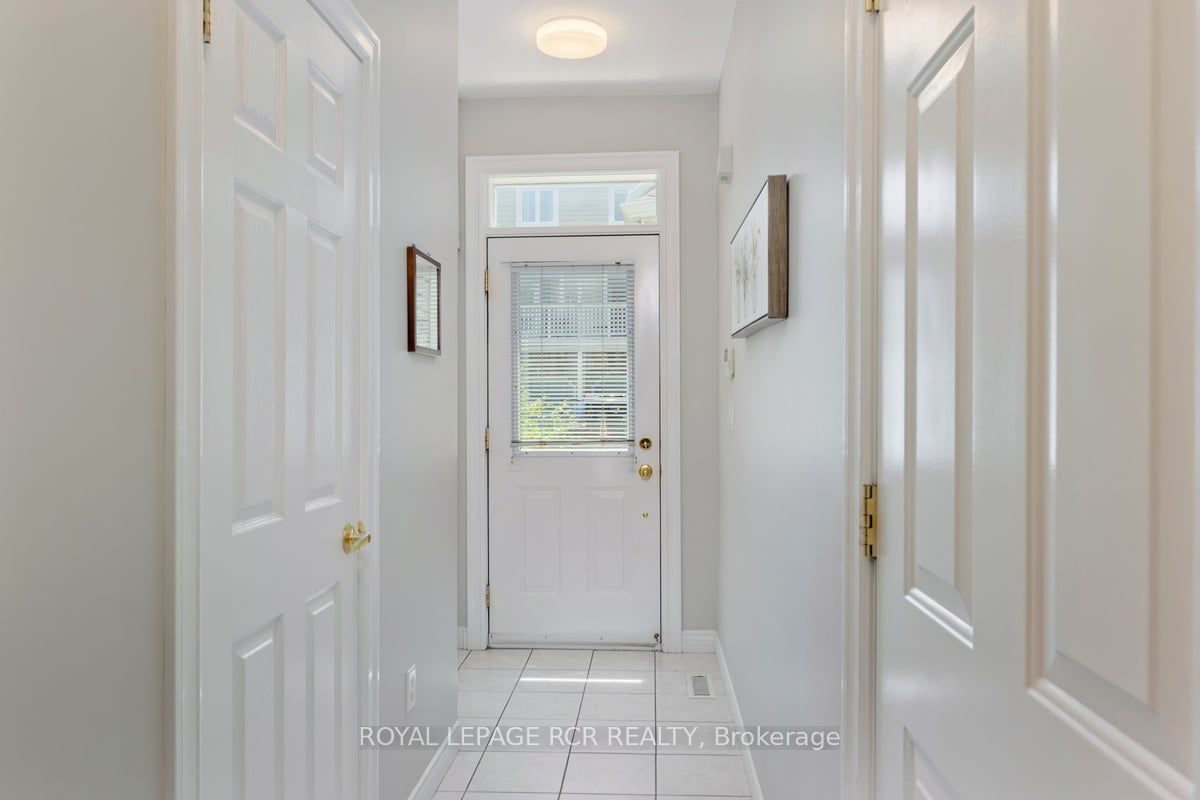 1065 On Bogart Circle, Newmarket, ON L3Y 8T4 photo 4