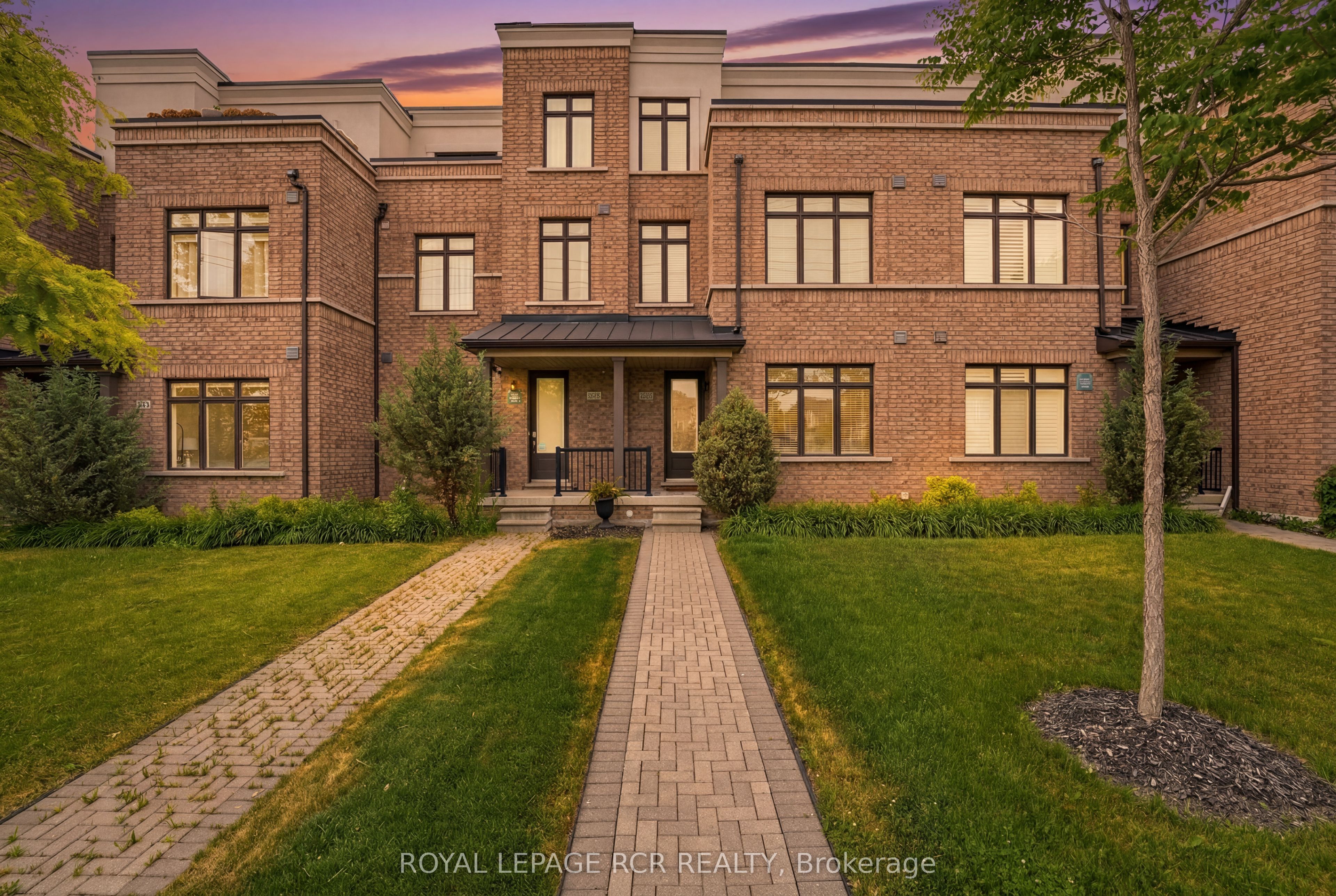 1202 Wellington Street E, Aurora, ON L4G 2C9 photo 2