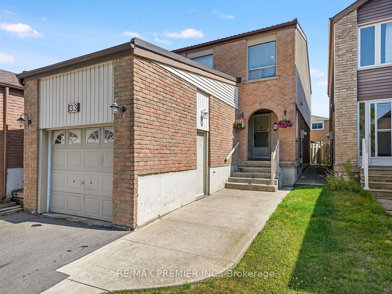 33 Laurel Valley Court, Vaughan, ON L4K 2B3 photo 2