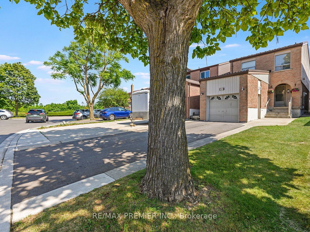 33 Laurel Valley Court, Vaughan, ON L4K 2B3 photo 3