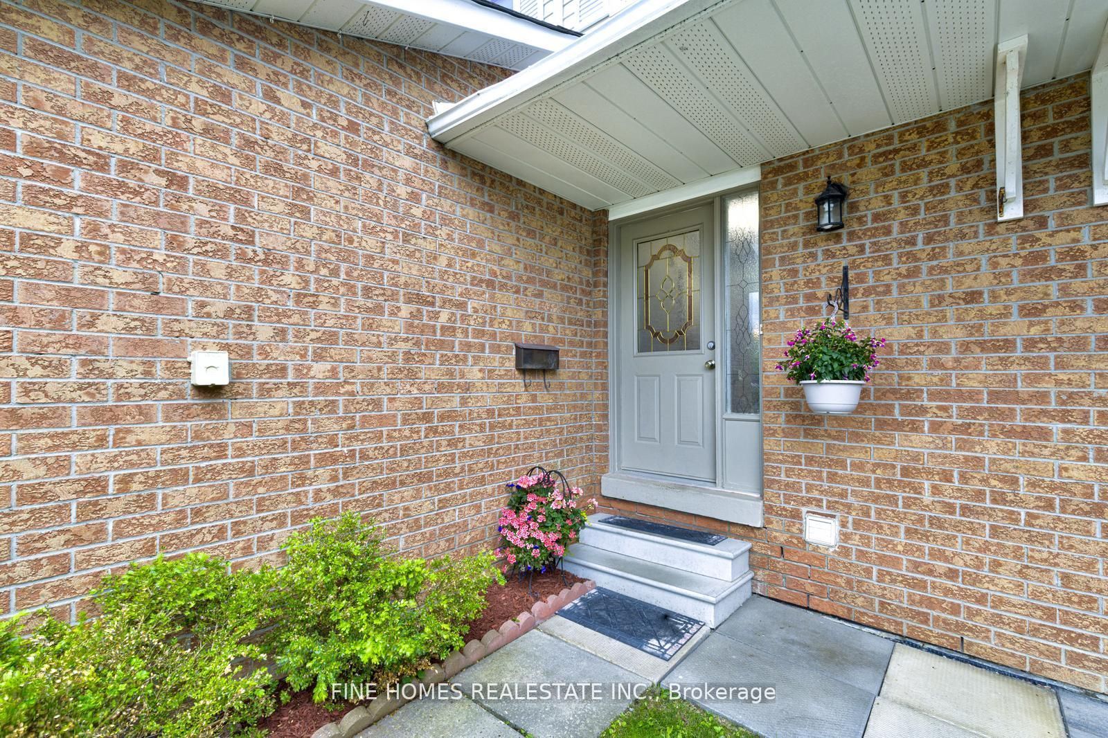 302 Maciver Boulevard, Newmarket, ON L3X 1Y4 photo 2