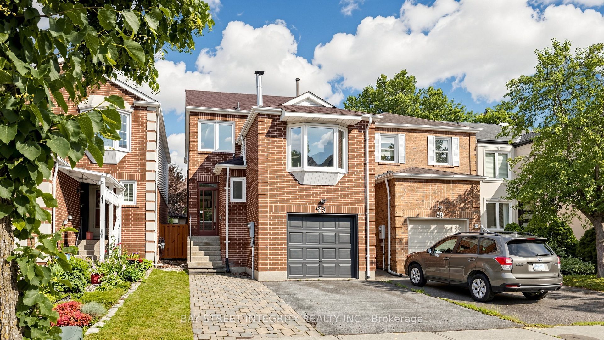 41 Jonathan Gate, Vaughan, ON L4J 5K4