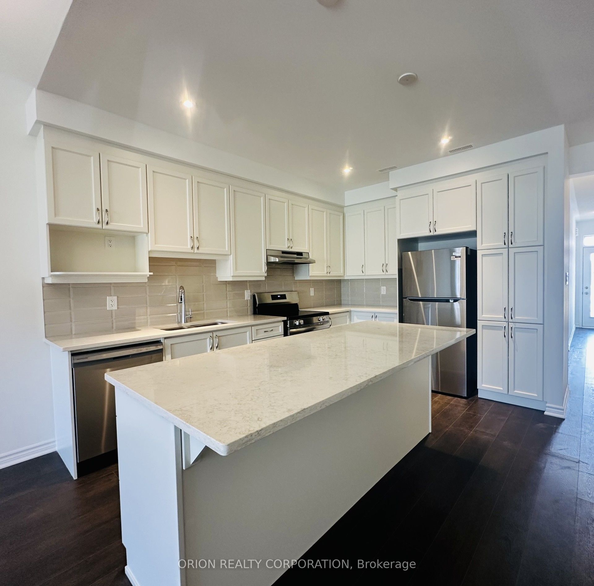 694 Sargeant Place, Innisfil, ON L9S 0S9 photo 3