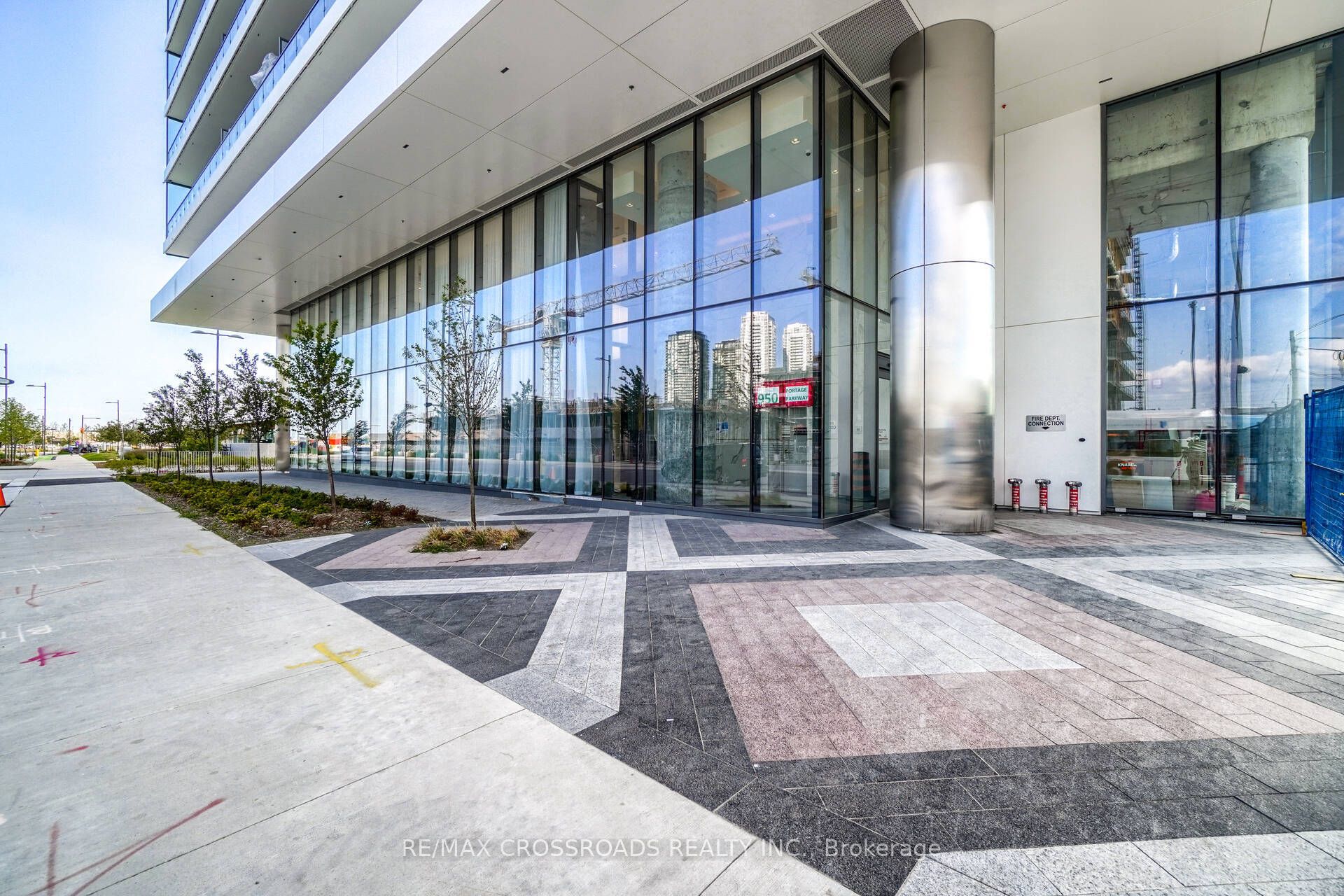 950 Portage Parkway 4009, Vaughan, ON L4K 0J7 photo 2