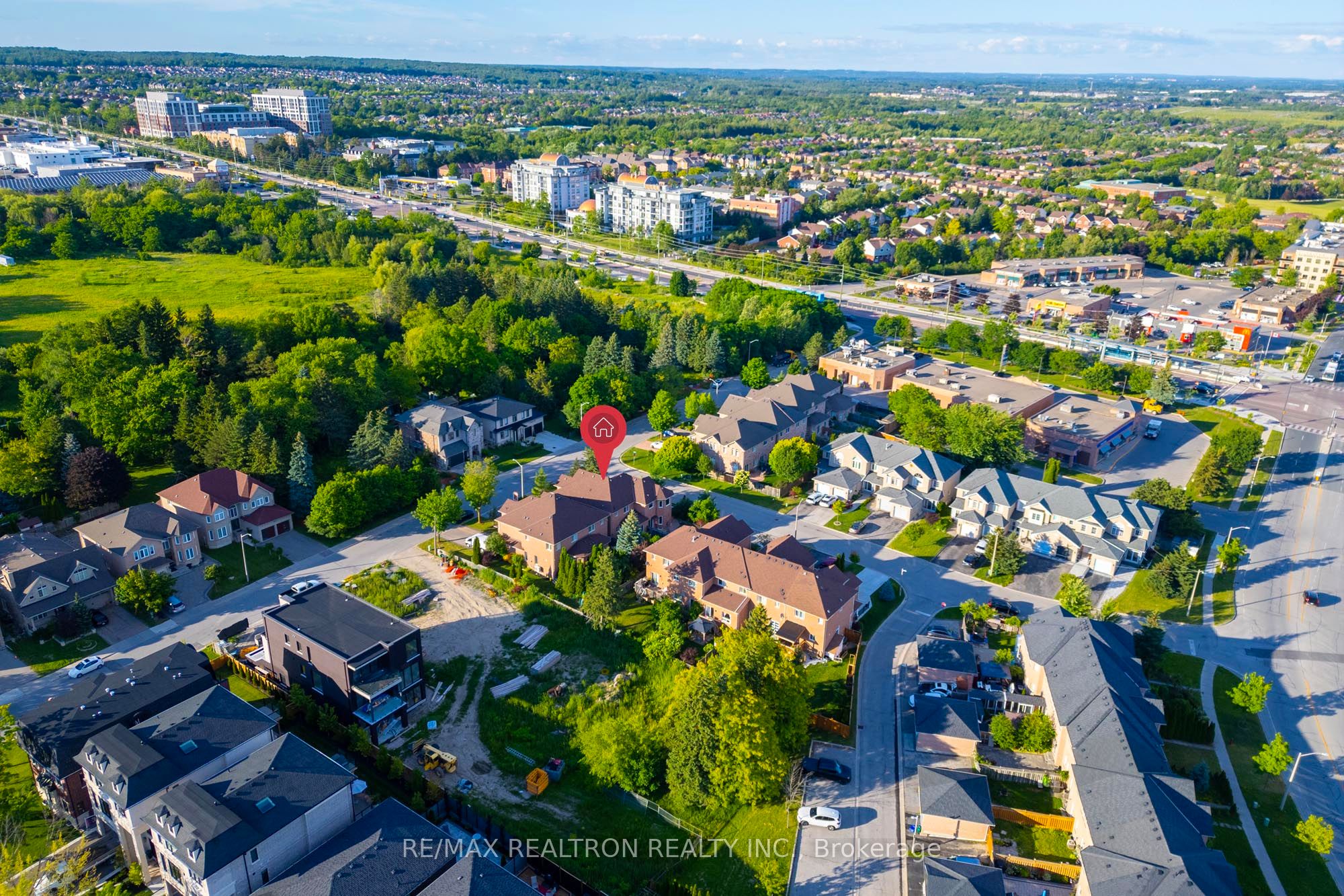 19 Naughton Drive, Richmond Hill, ON L4C 4M6 photo 2