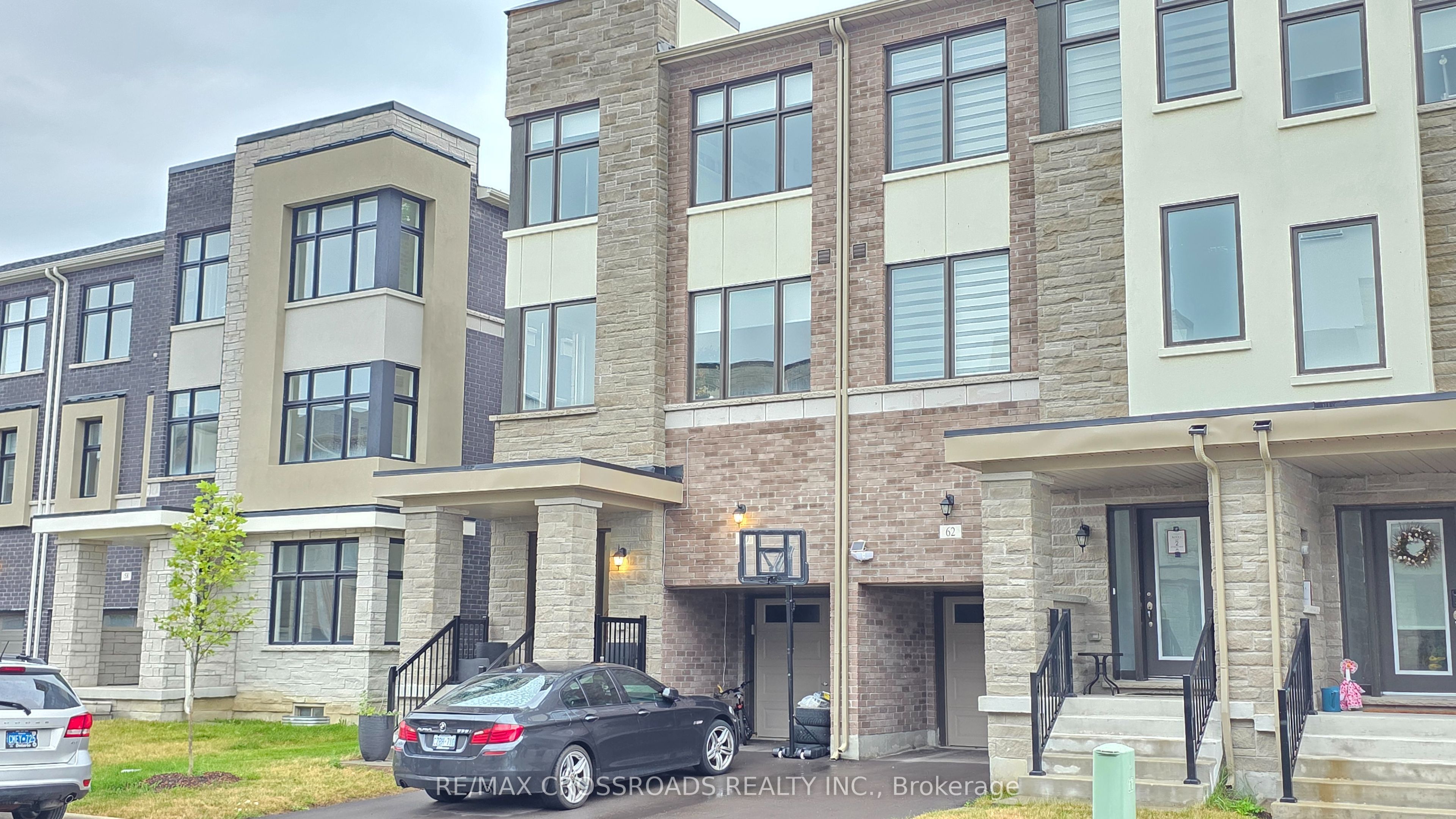60 Puisaya Drive, Richmond Hill, ON L4E 1A2 photo 5