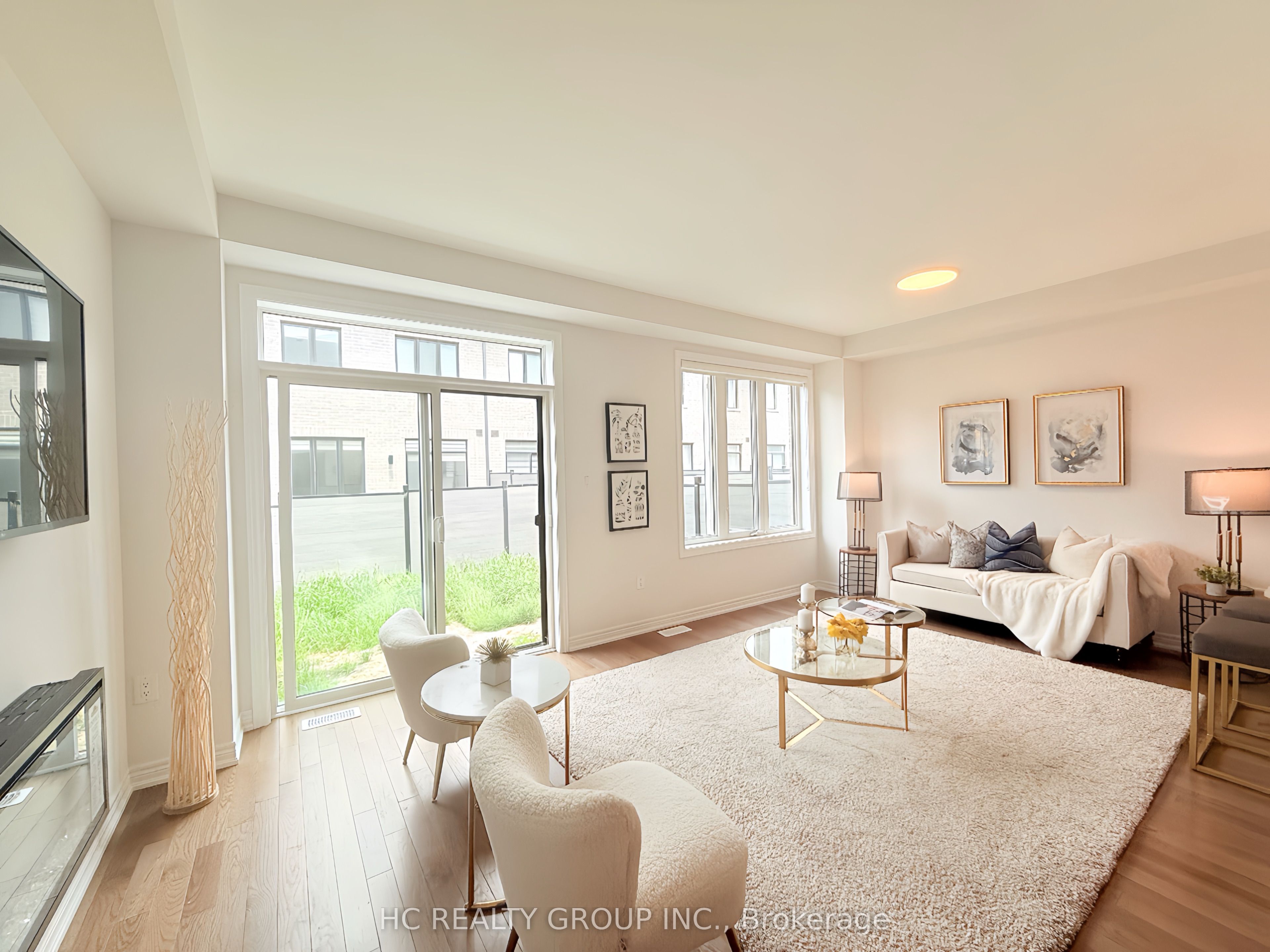 8 Hewison Avenue, Richmond Hill, ON L4S 0J2 photo 3
