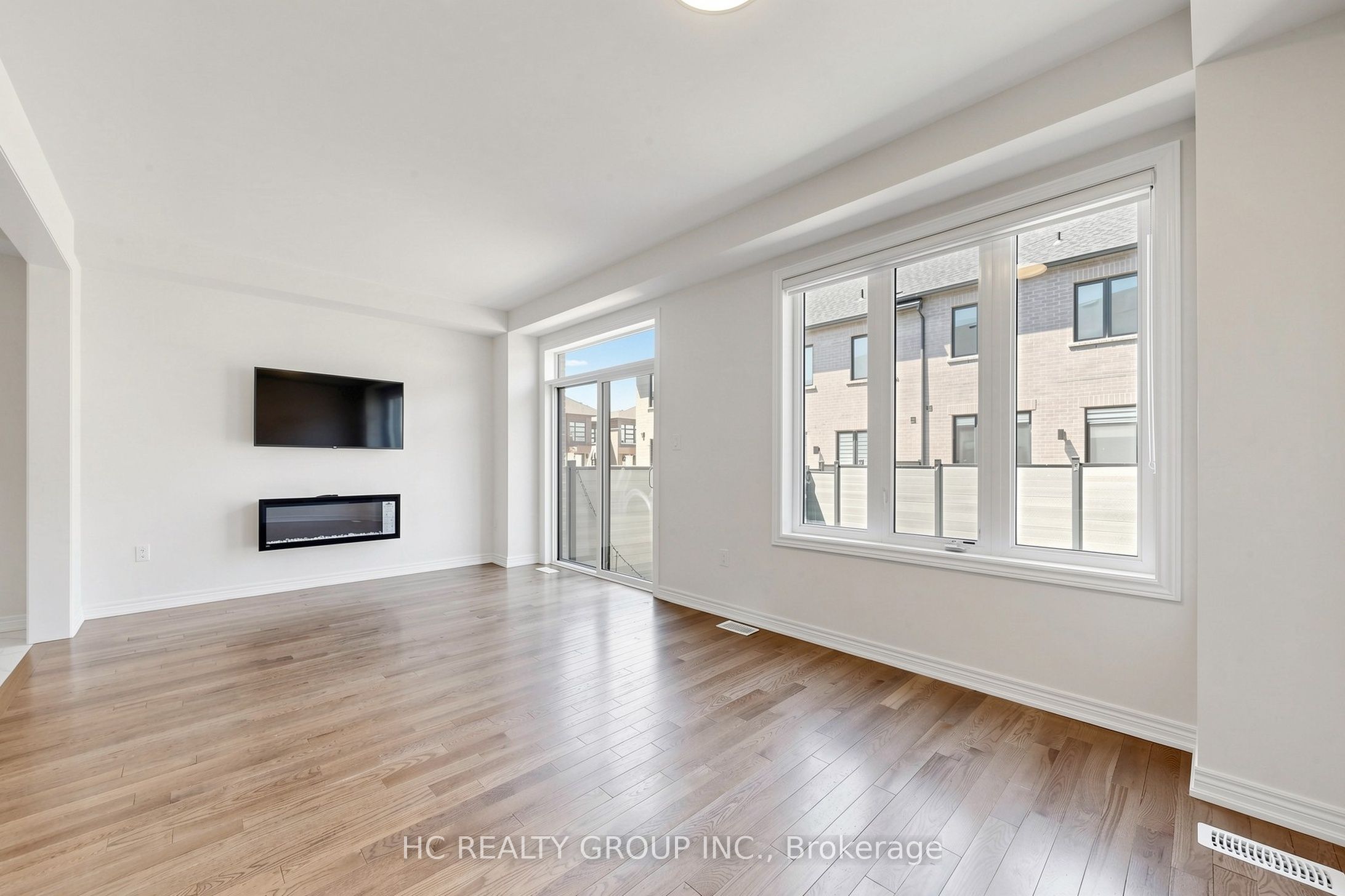 8 Hewison Avenue, Richmond Hill, ON L4S 0J2 photo 5