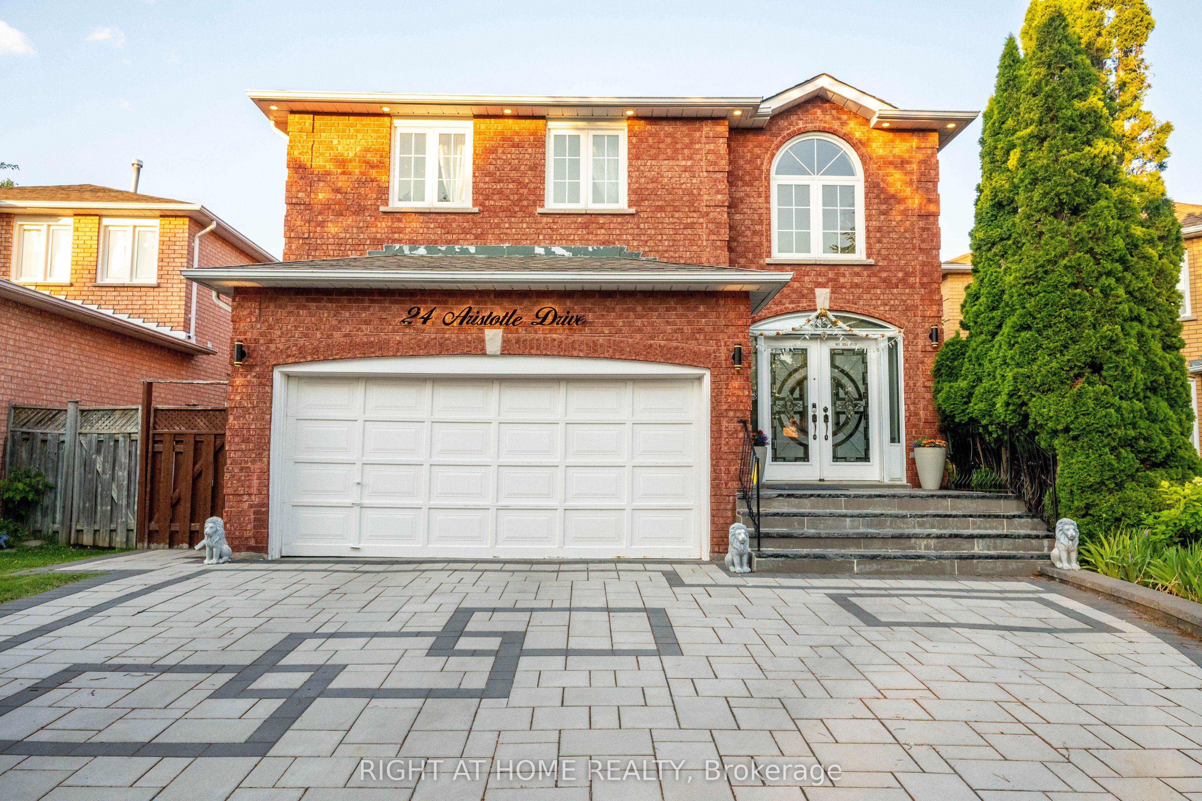 24 Aristotle Drive E, Richmond Hill, ON L4S 1J2 photo 2