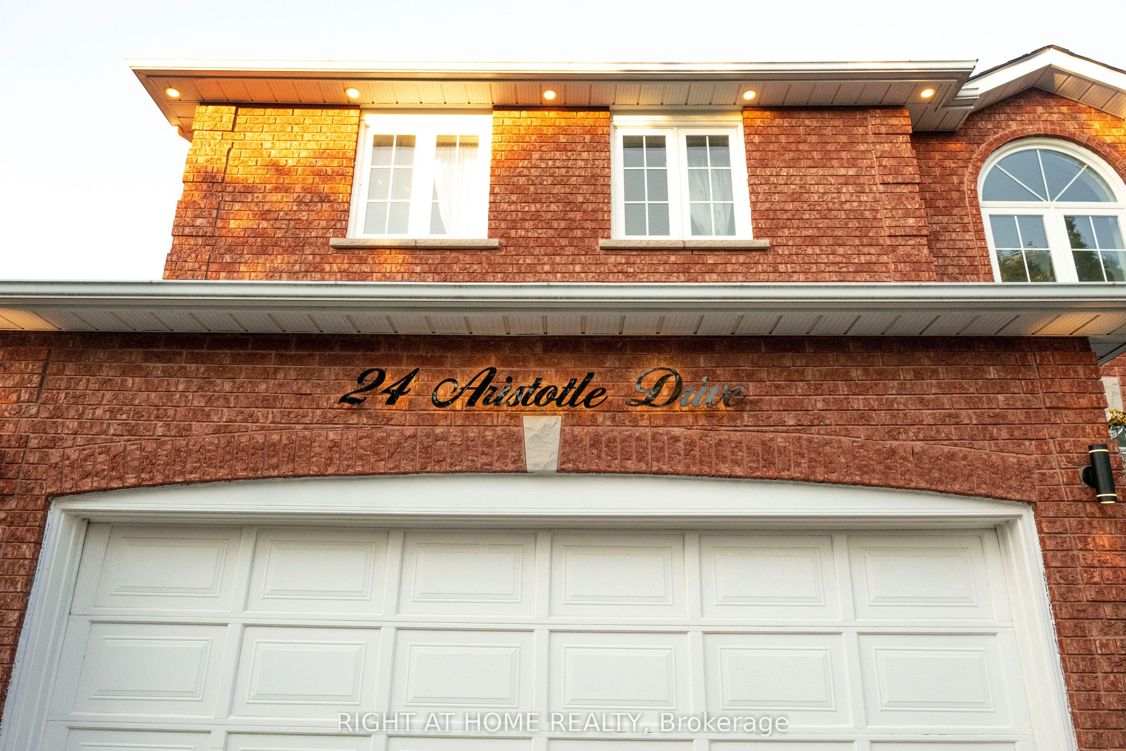 24 Aristotle Drive E, Richmond Hill, ON L4S 1J2 photo 3