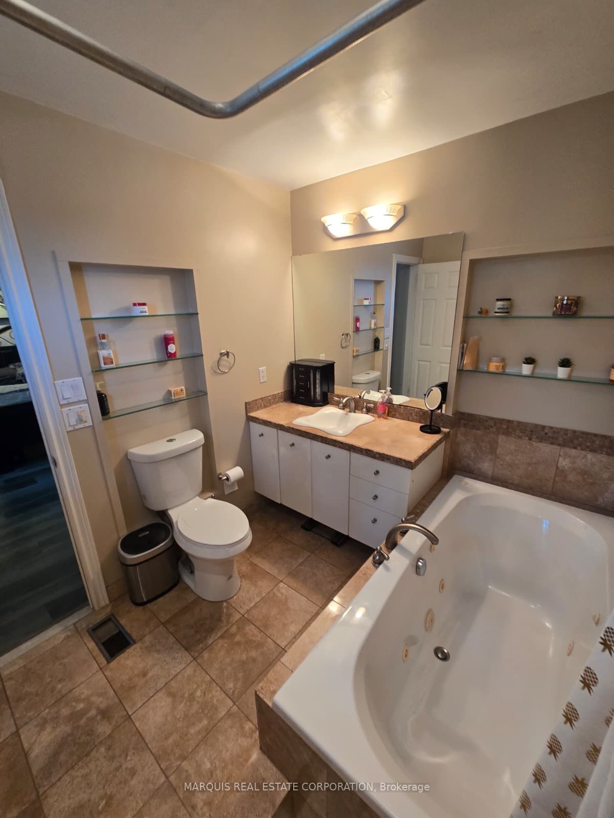 198 Forsyth Road, Newmarket, ON L3Y 7Y1 photo 4