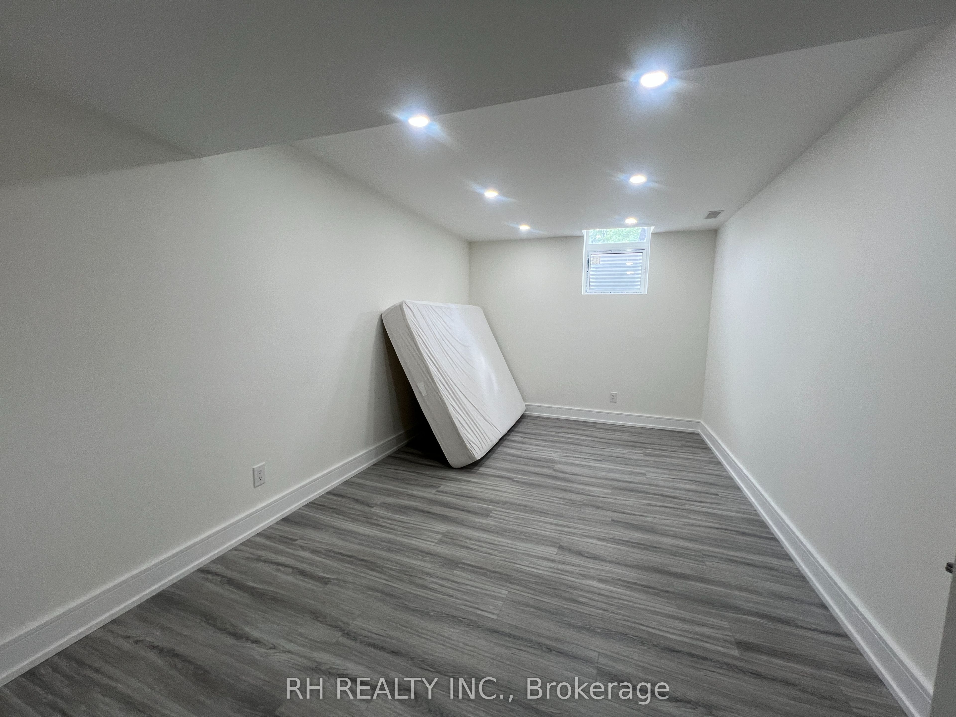 17 Glenbrook Drive Basement, Markham, ON L6C 2W7 photo 4