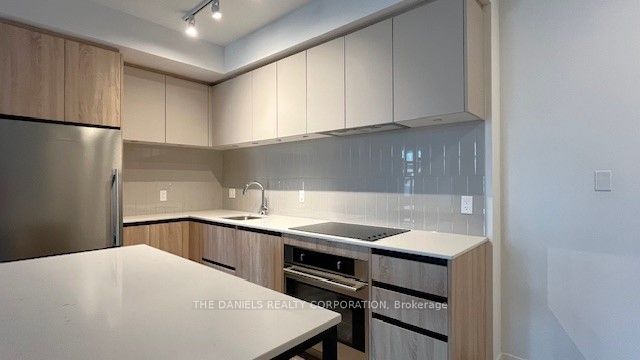 8 Beverley Glen Boulevard 120, Vaughan, ON L4J 0L5 photo 4