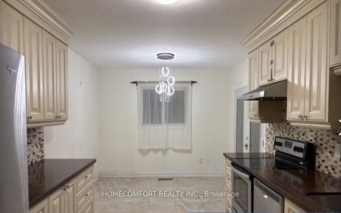 70 Hunt ( main floor ) Avenue, Richmond Hill, ON L4C 4G9 photo 3