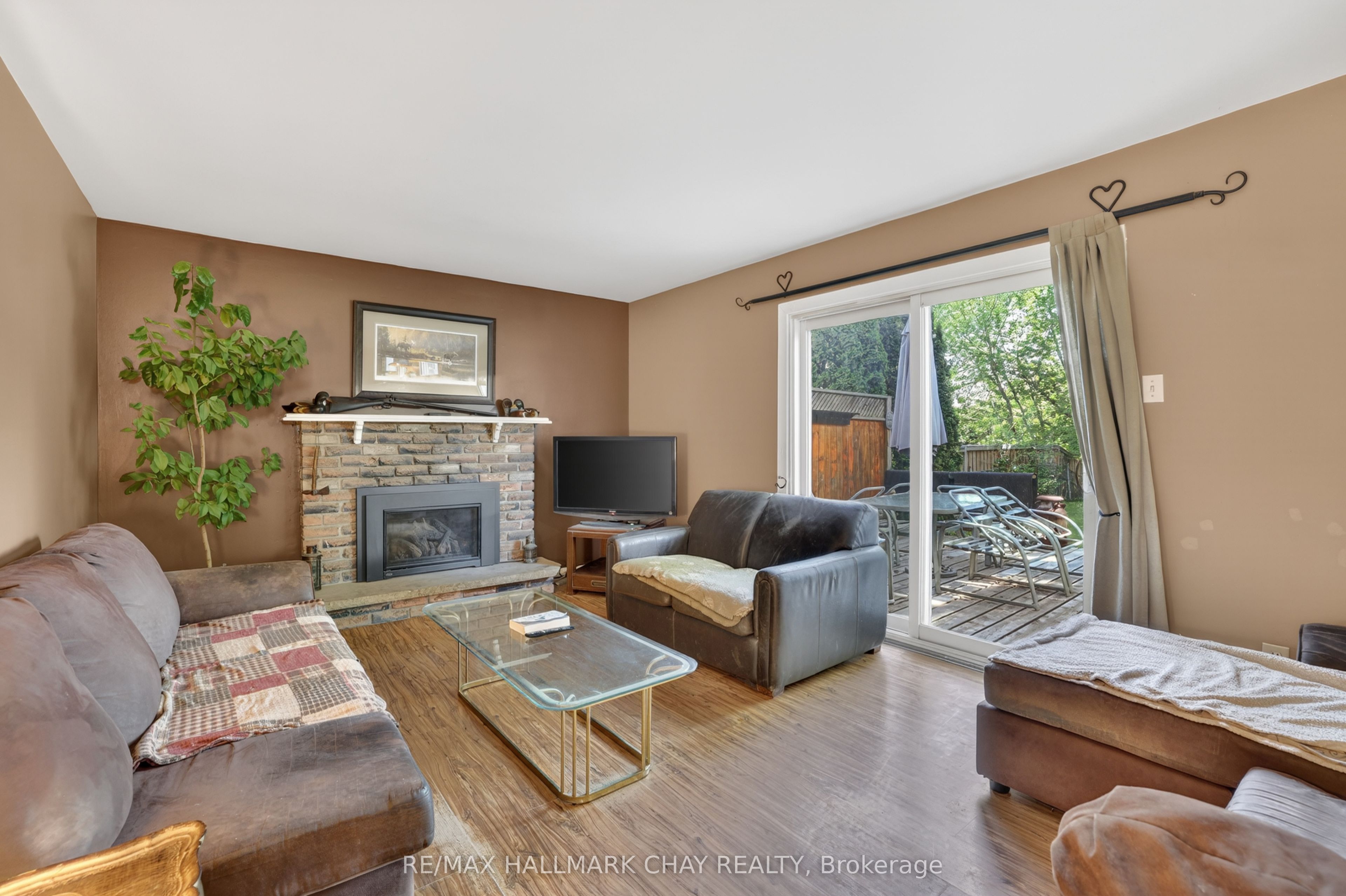 28 Britannia Avenue, Bradford West Gwillimbury, ON L3Z 1A1 photo 2