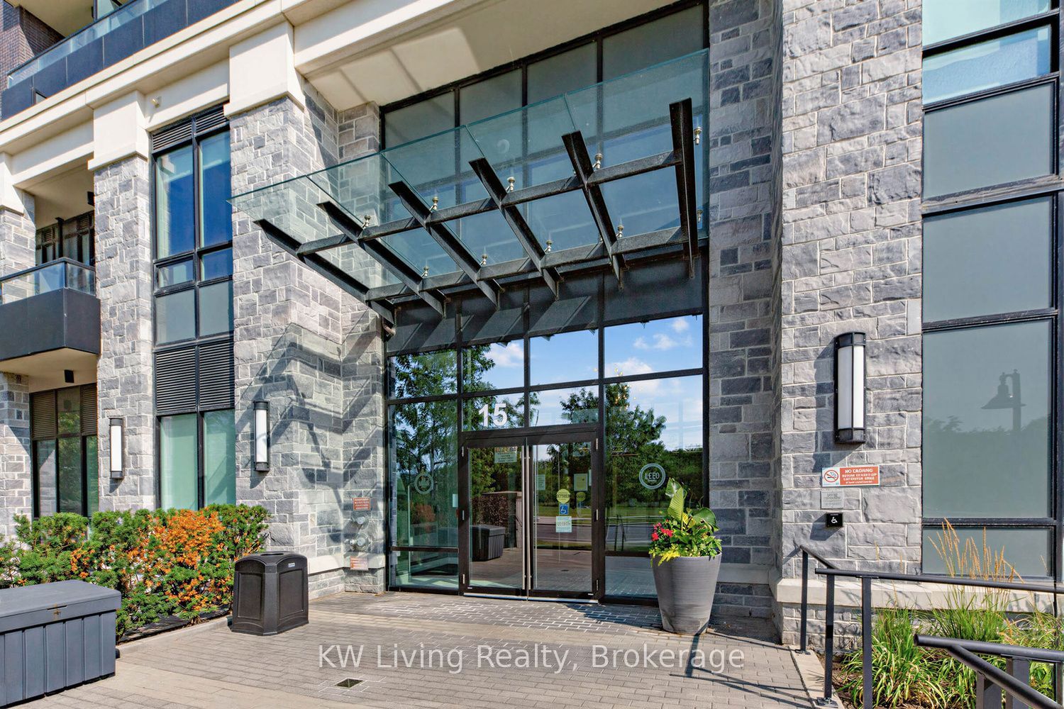 15 Water Walk Drive 711, Markham, ON L6G 0G2 photo 4