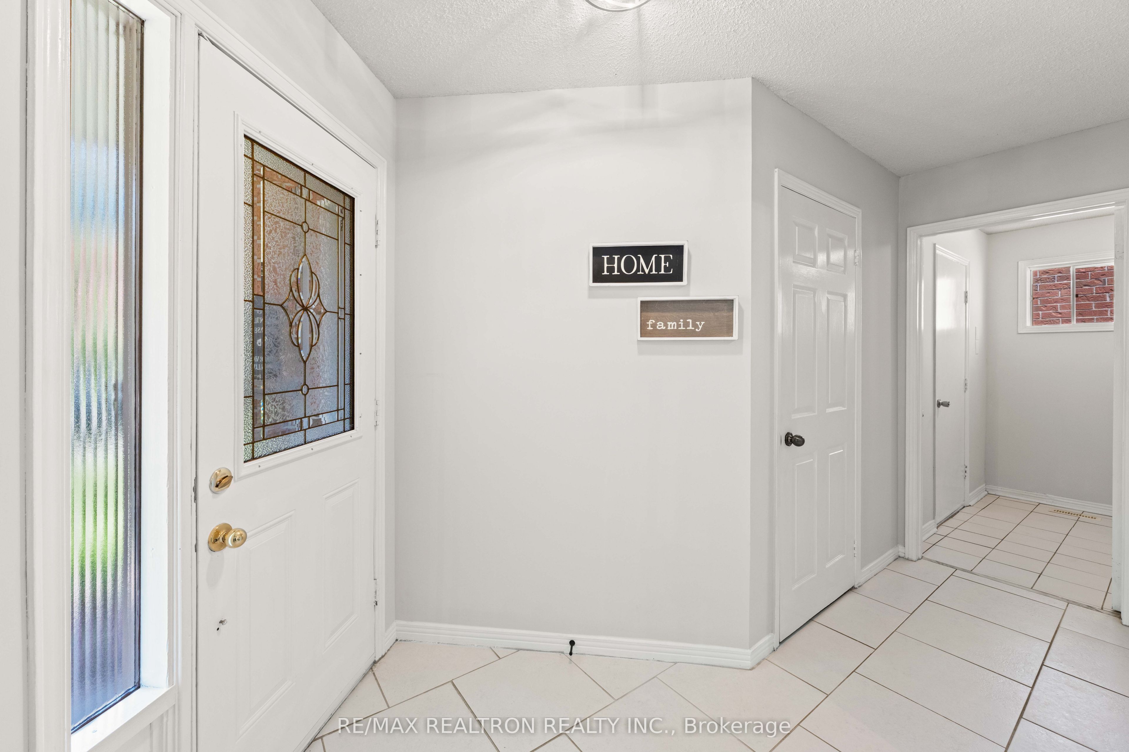 143 Spring Gate Boulevard, Vaughan, ON L4J 3B2 photo 3