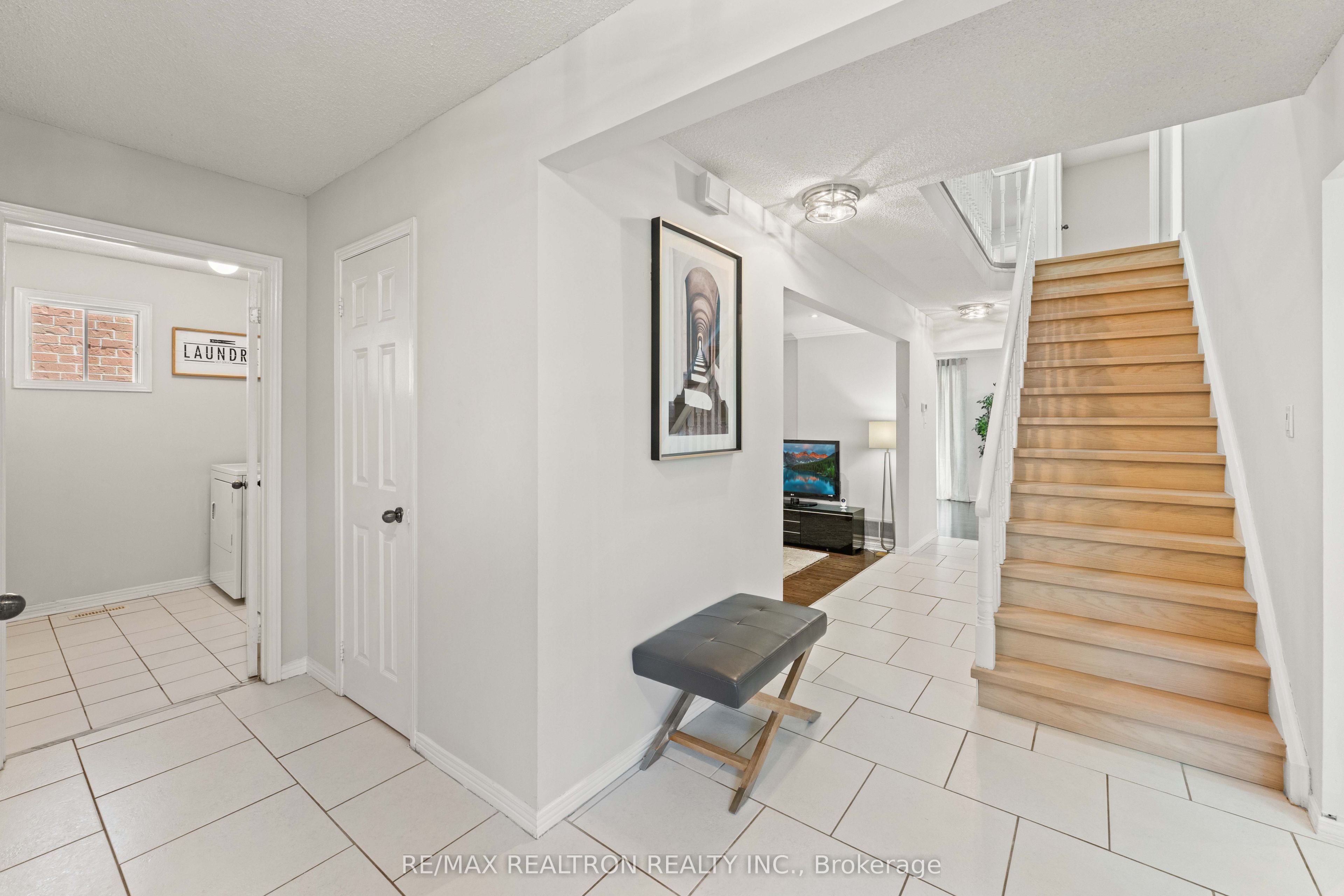 143 Spring Gate Boulevard, Vaughan, ON L4J 3B2 photo 5