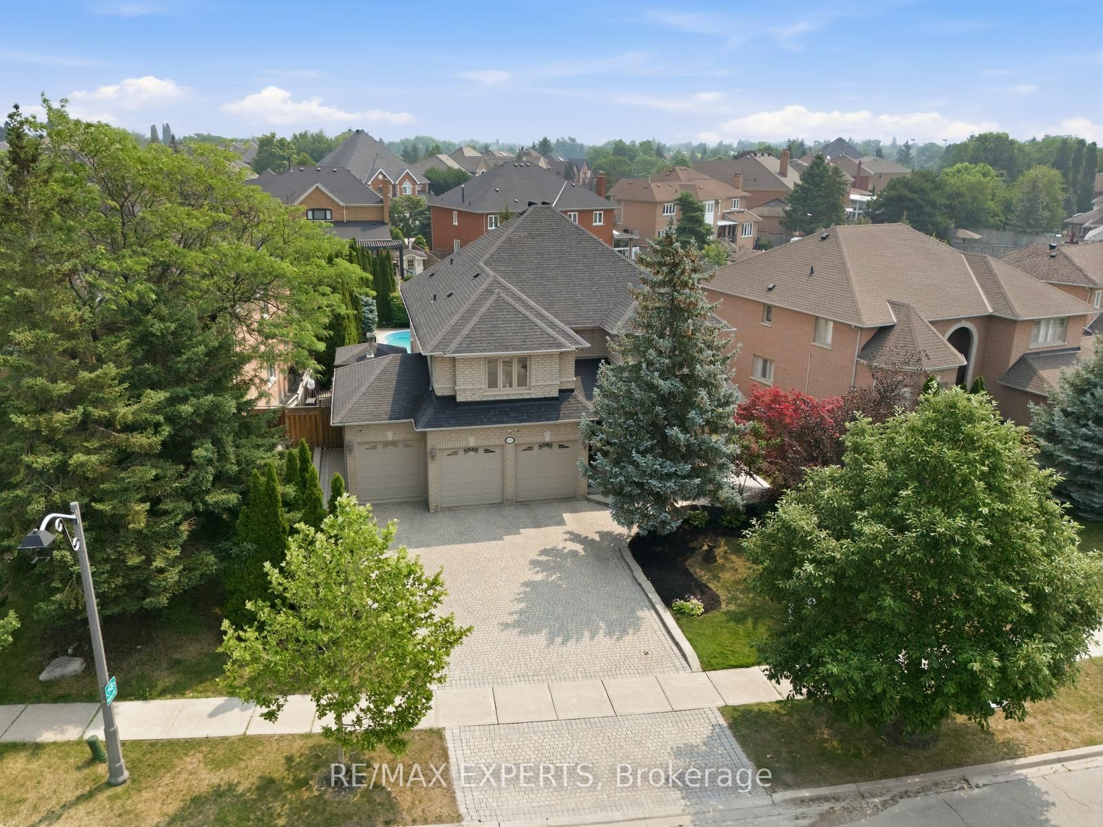 215 Velmar Drive, Vaughan, ON L4L 8K3 photo 2