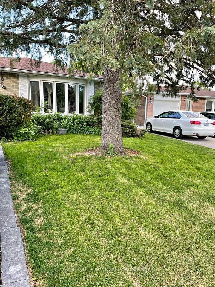 39 Devins Drive, Aurora, ON L4G 2Z3
