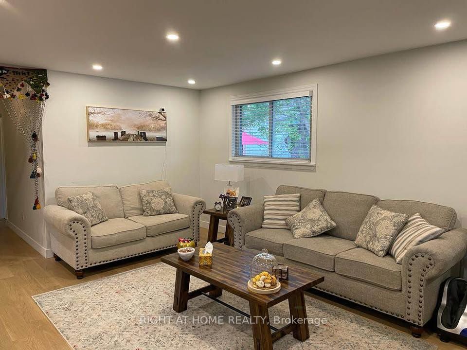 39 Devins Drive, Aurora, ON L4G 2Z3 photo 4