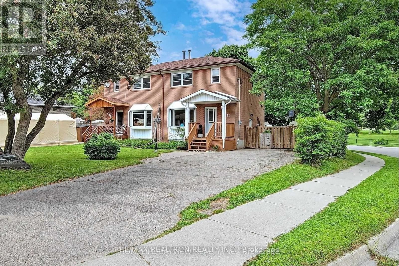 241 Septonne Avenue, Newmarket, ON L3Y 2W5